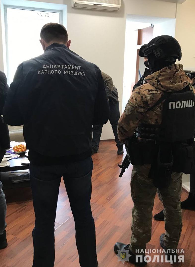 Группа мошенников присваивала квартиры в Киеве: как работала схема (видео)