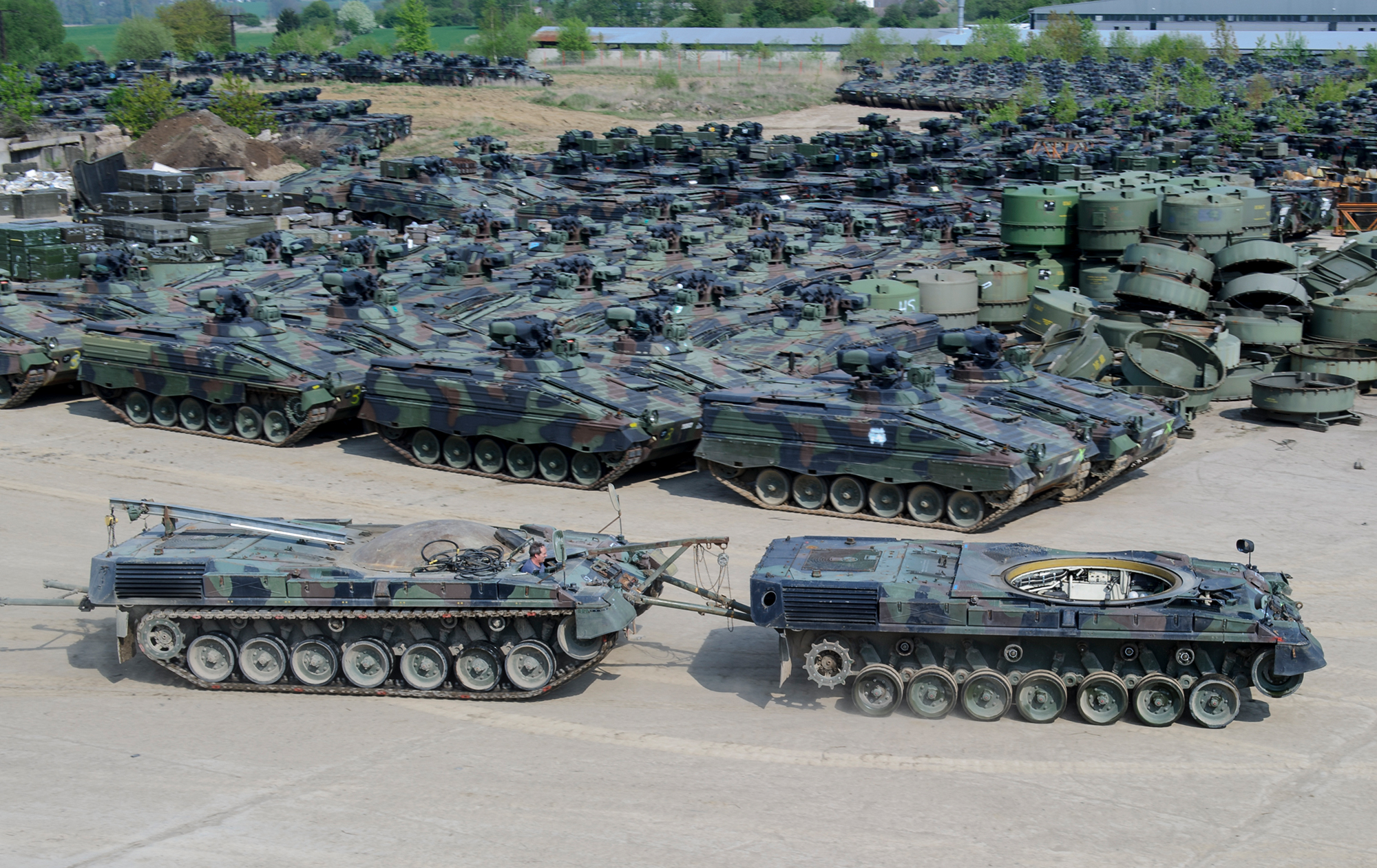 Немецкая техника для Украины. Что известно о зенитках Gepard и танках Leopard