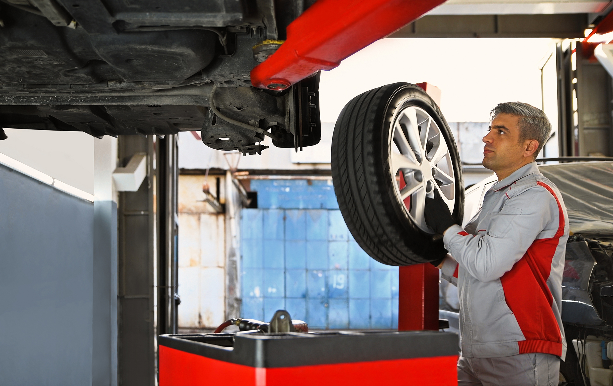 Скоро зима: важливі поради із заміни шин автомобіля