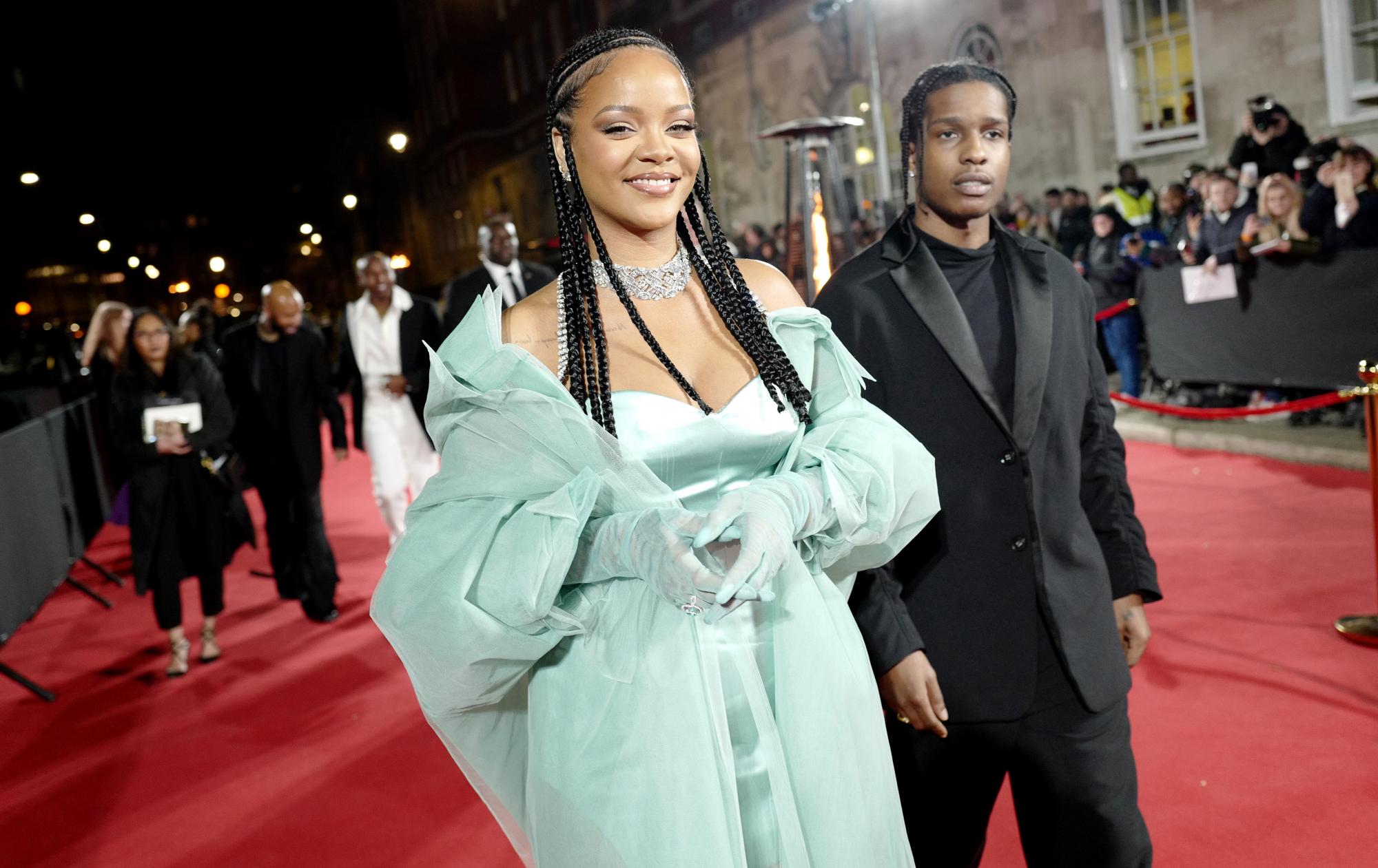 Ріанна вперше стала мамою: хто батько дитини