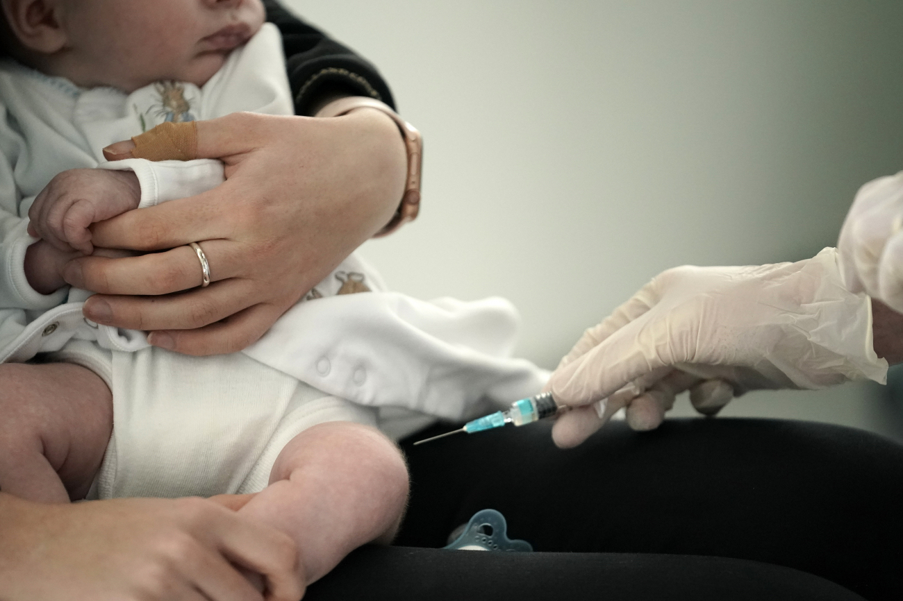 Малая доза. Как в мире прививают детей от COVID и что планируют в Украине