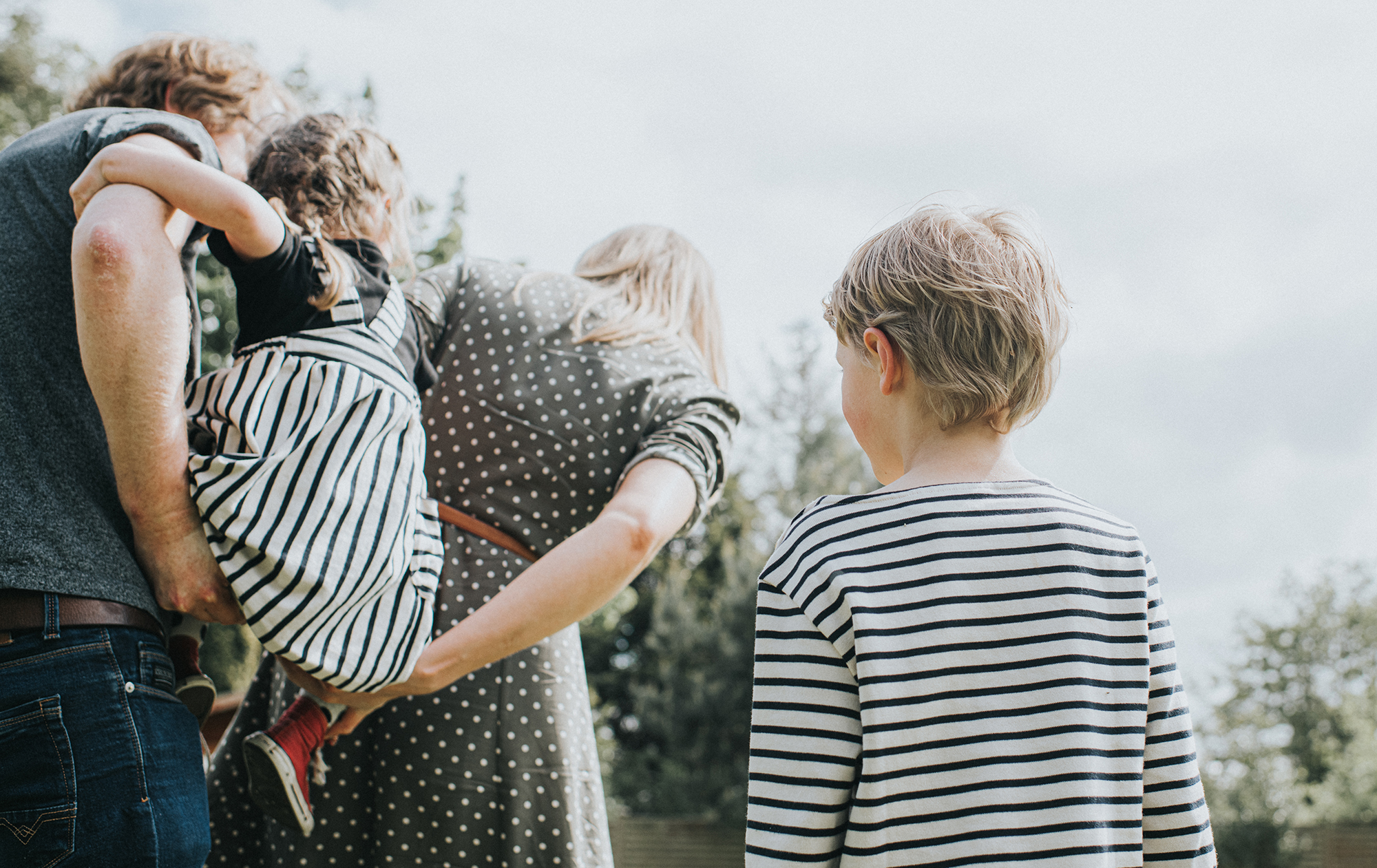Родини замість інтернатів. Як в Україні змінять правила усиновлення та опіки над дітьми