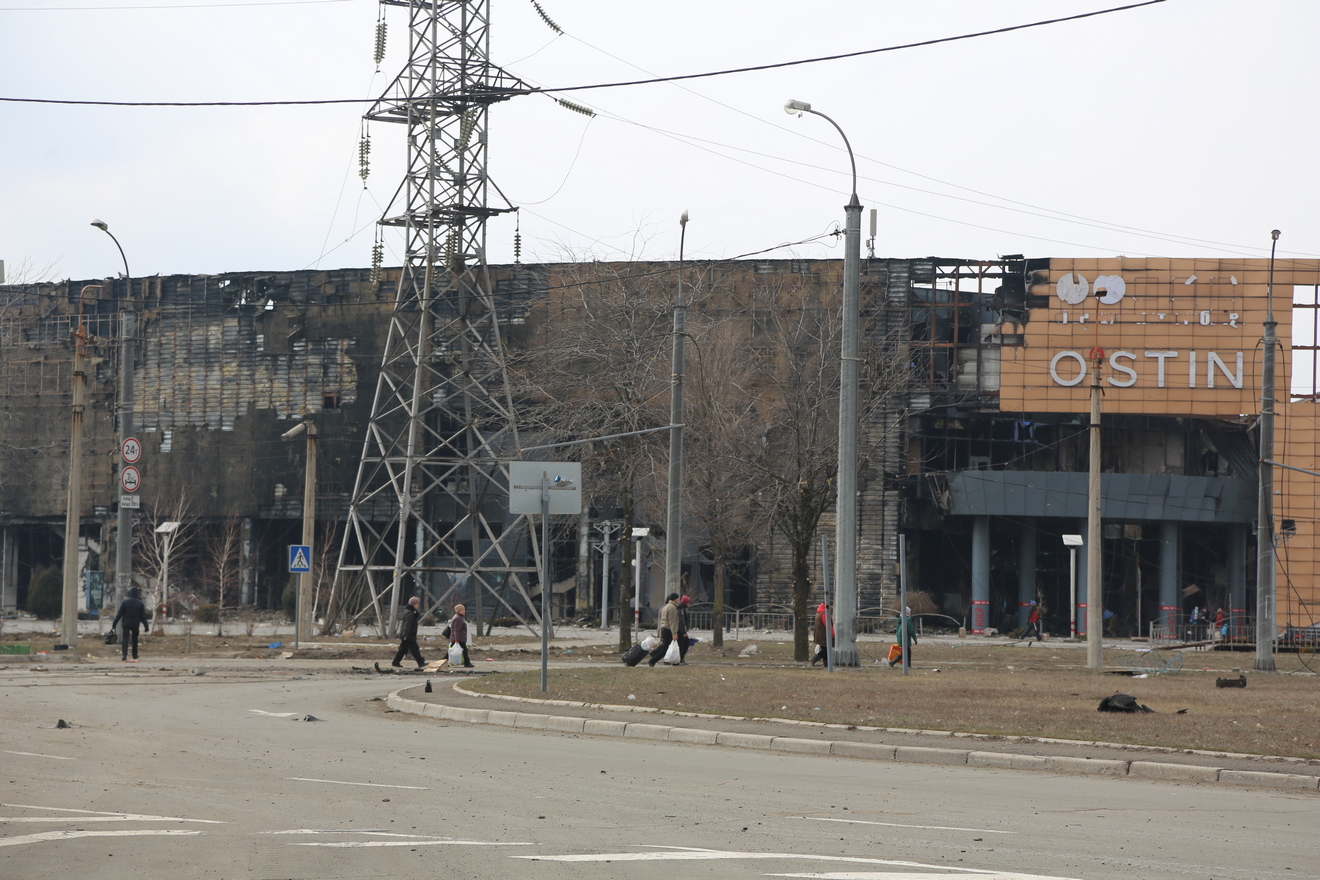 Эти кадры разрушенного Мариуполя должны увидеть во всем мире (фоторепортаж)