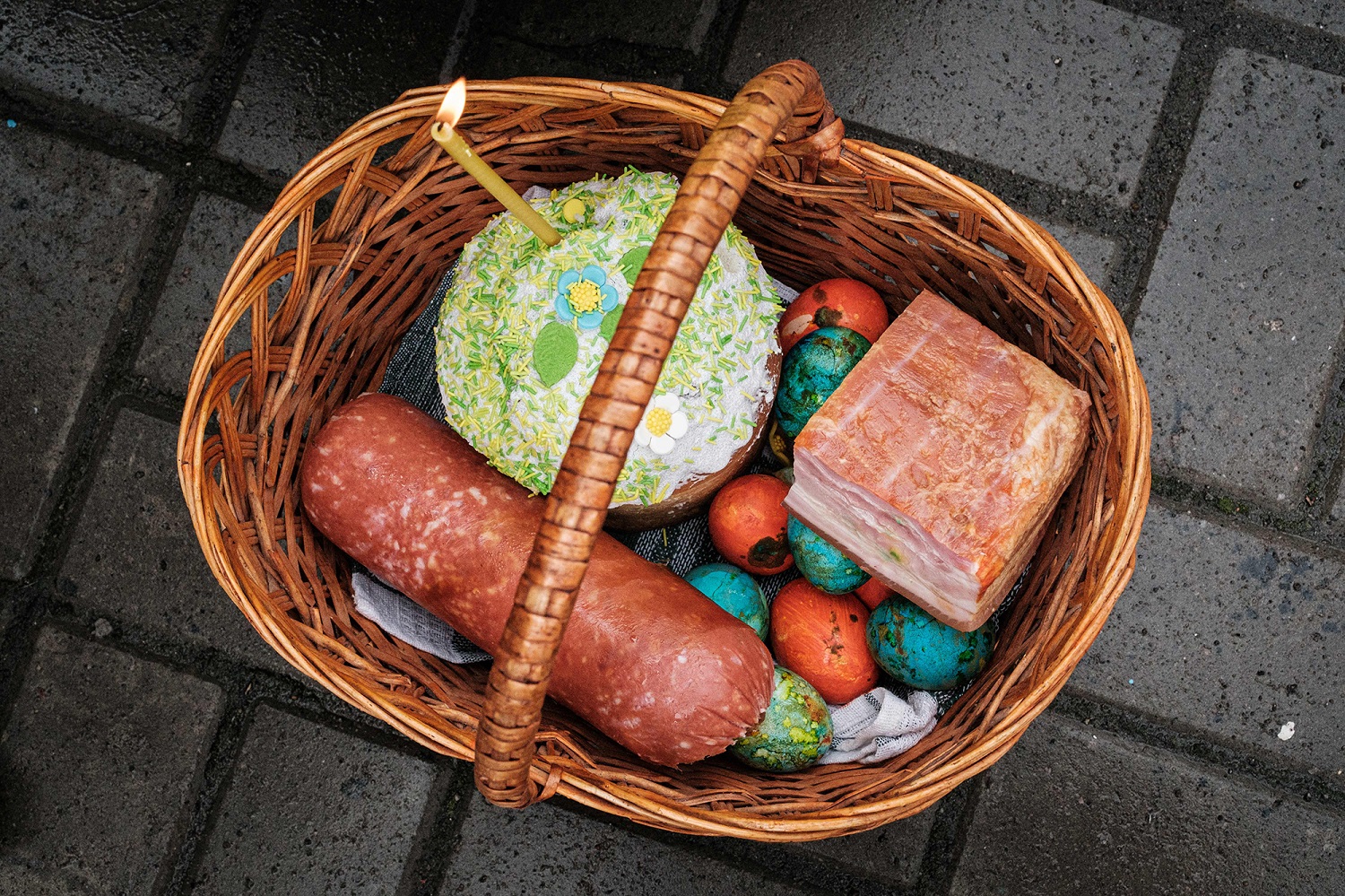 Традиции пасхального завтрака: что означает каждое блюдо в вашей корзине