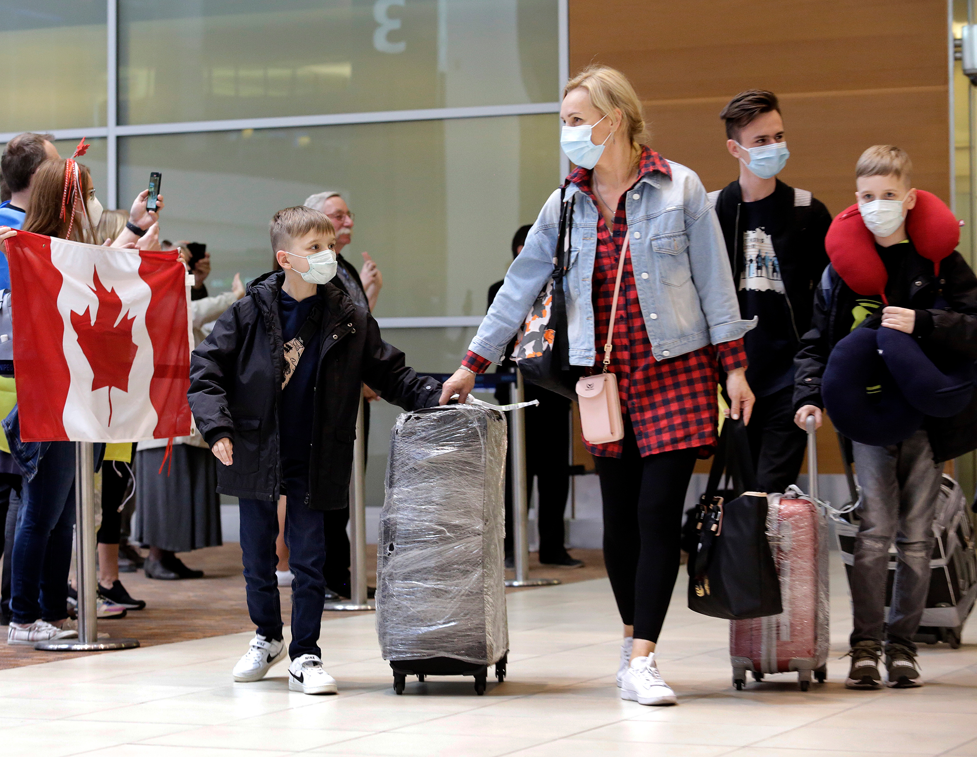 Канада продовжила програму CUAET для українців: нові дати допомоги