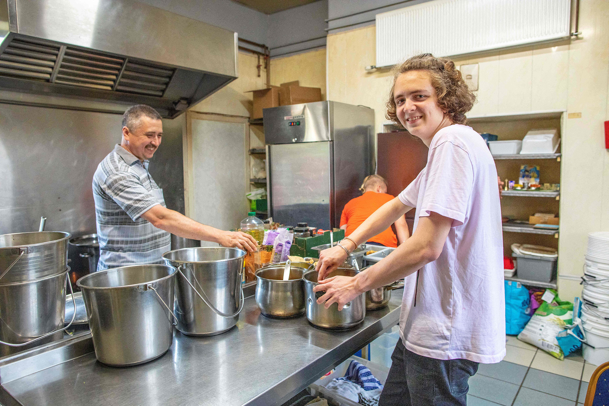 Расходы за свой счет. Одна из стран ЕС урезает помощь украинцам