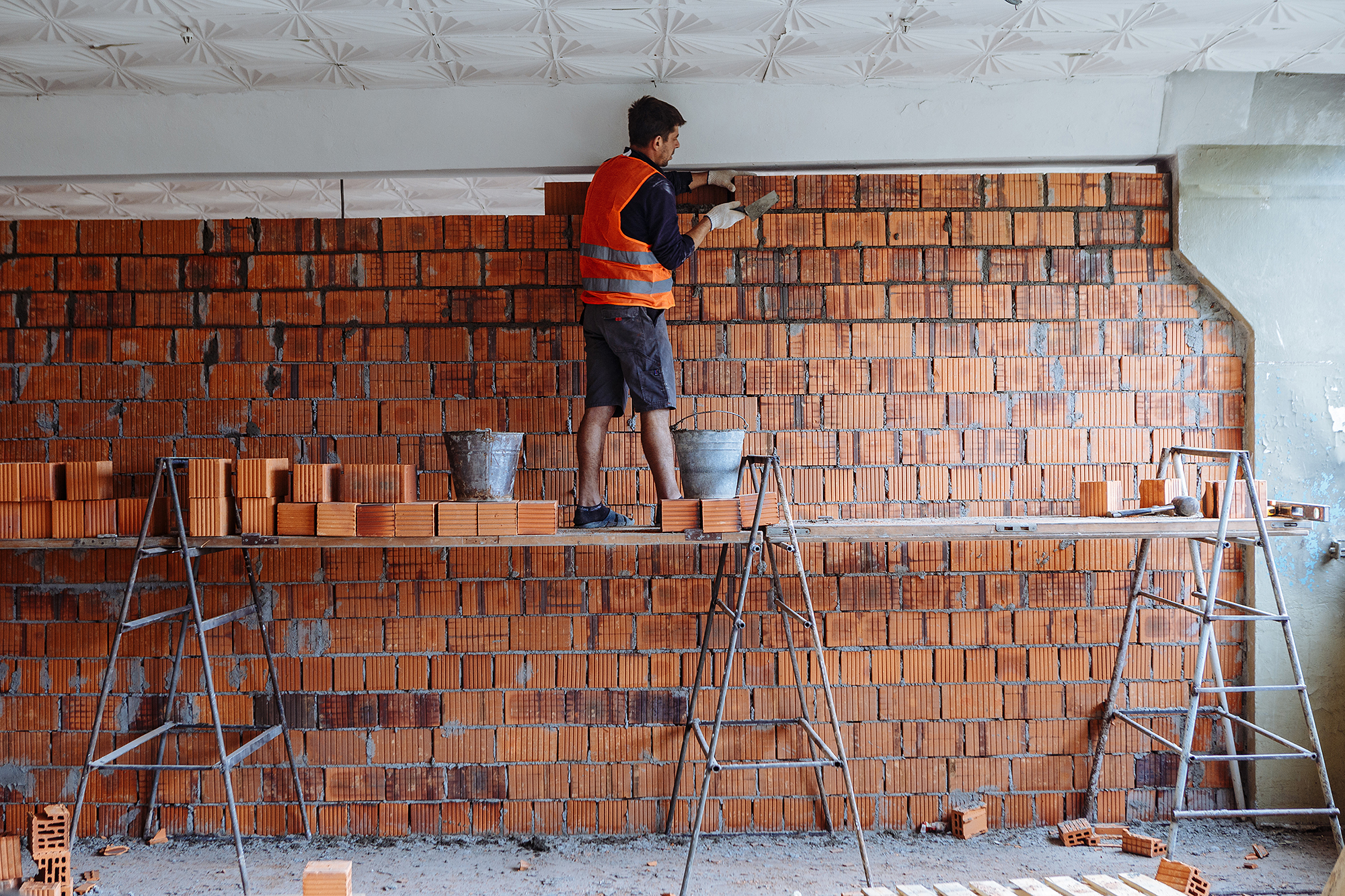 Сотни квартир. В городах на западе Украины построят жилье для переселенцев