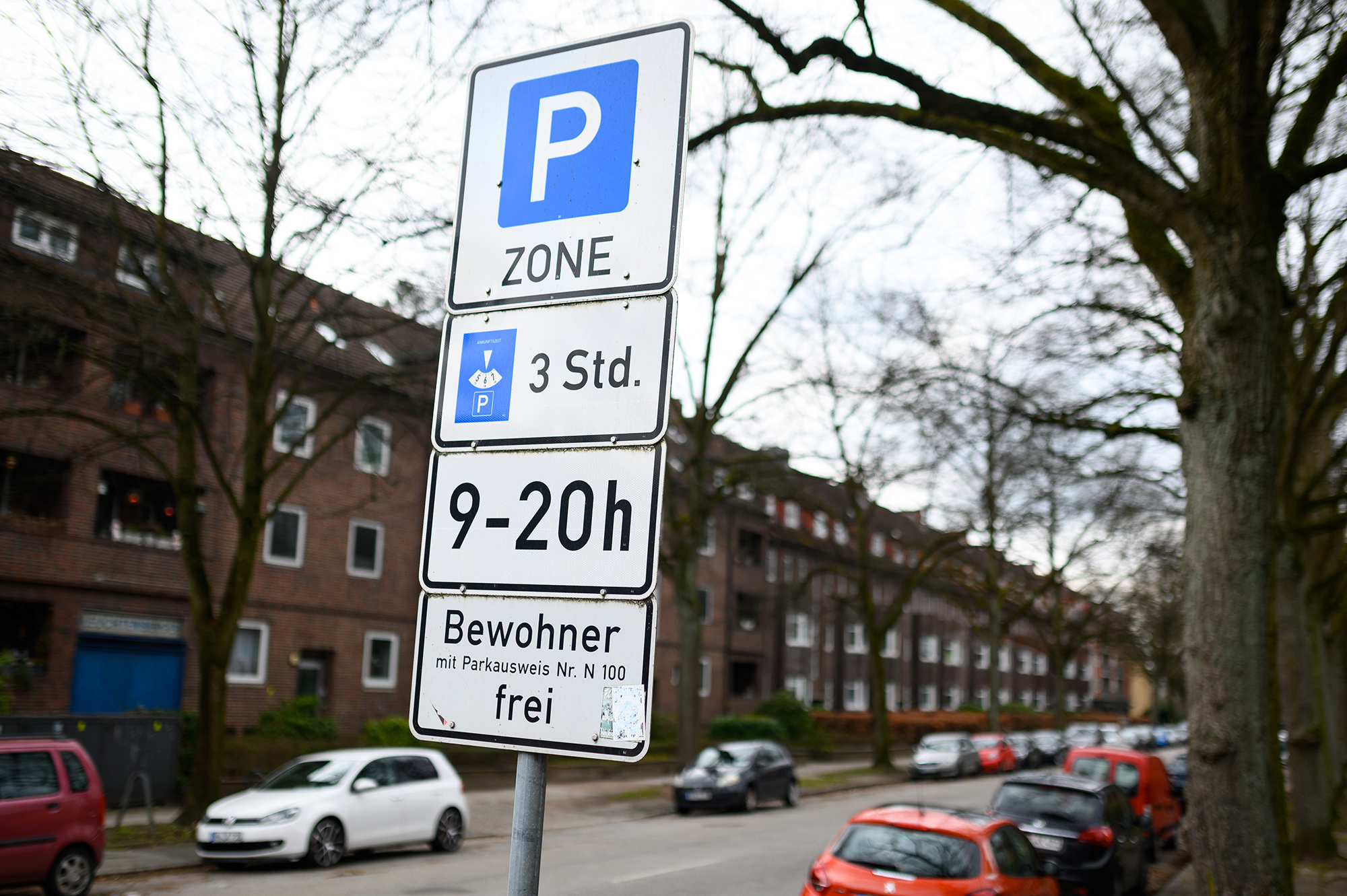 Обмежені терміни. Чому українці масово продають свої авто в Європі