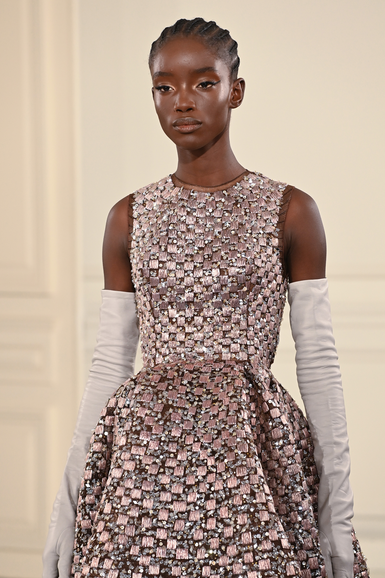 Казкова розкіш, мінімалізм і багатошаровість: найяскравіші образи кутюрної колекції Valentino