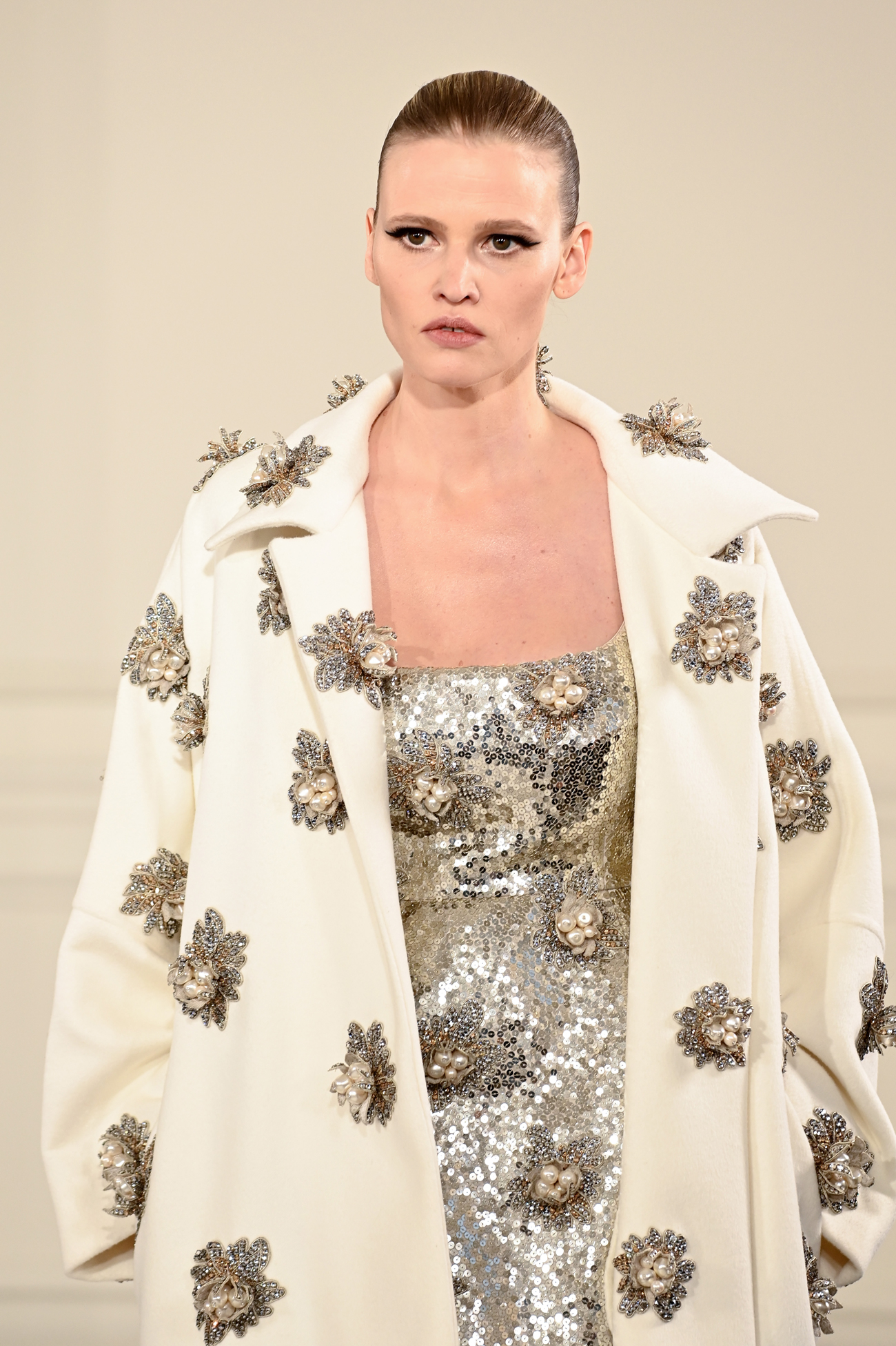 Казкова розкіш, мінімалізм і багатошаровість: найяскравіші образи кутюрної колекції Valentino