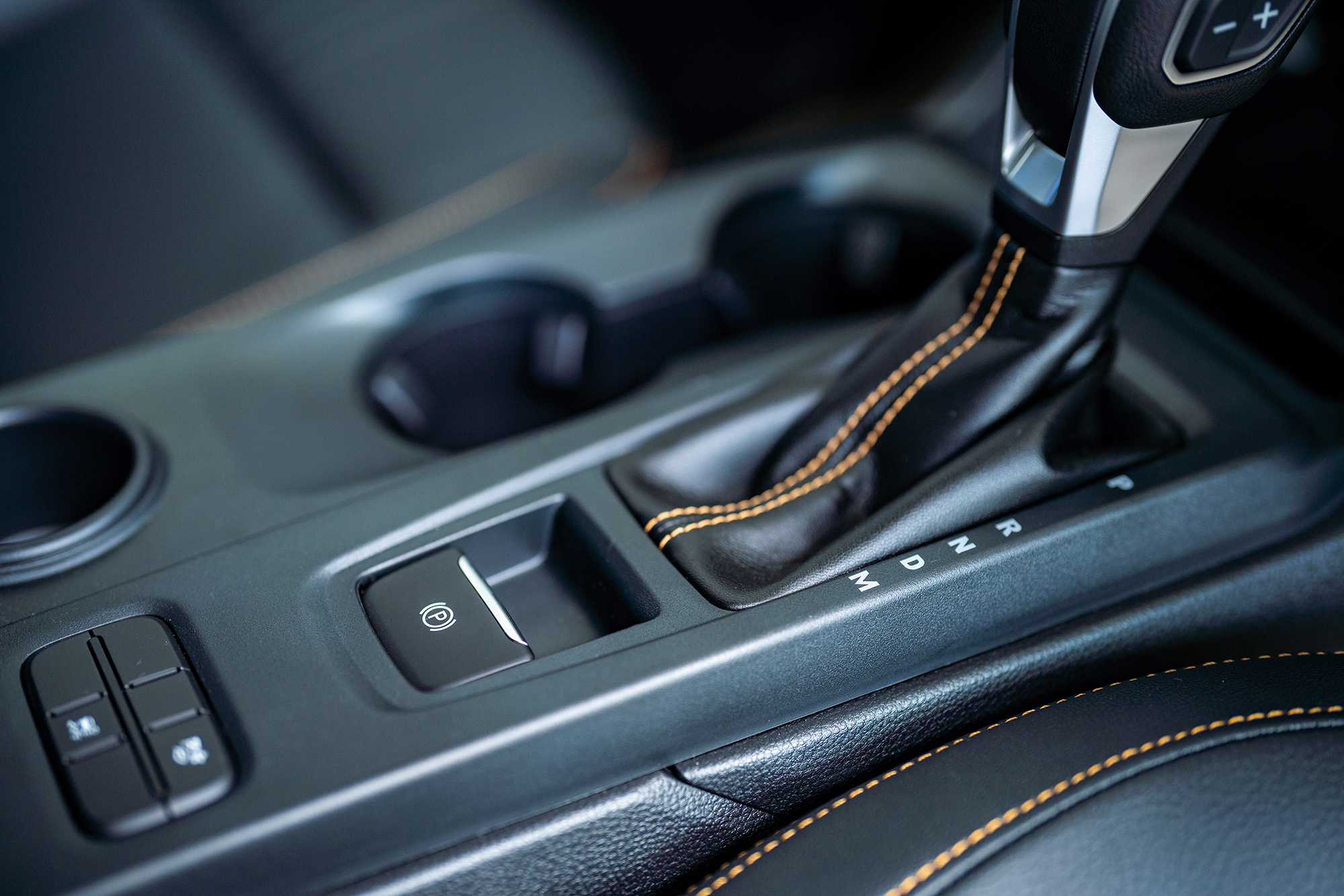 Машина з електроручником: як користуватися і в чому мінуси