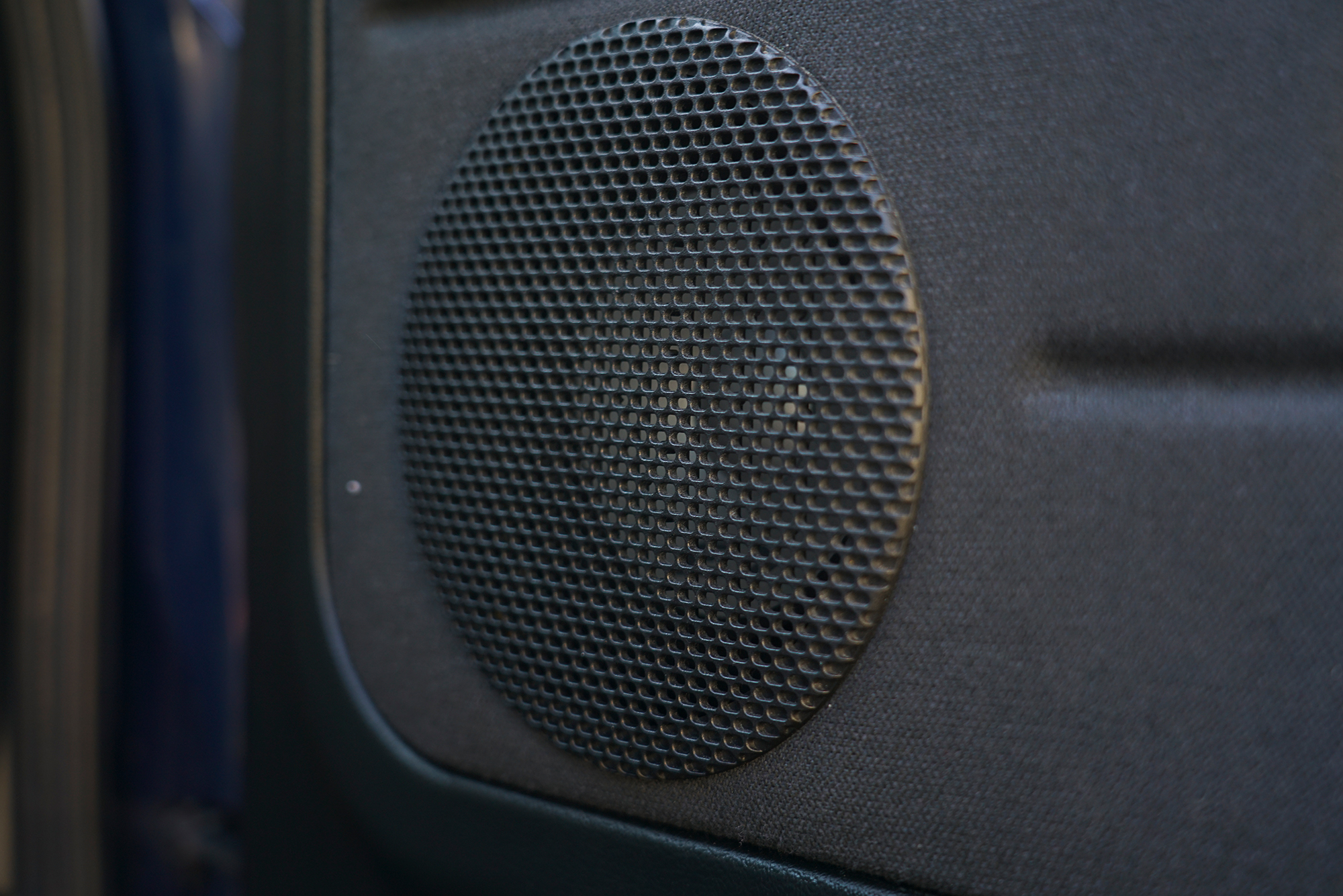 Соковитий і яскравий звук: як вибрати акустику для авто