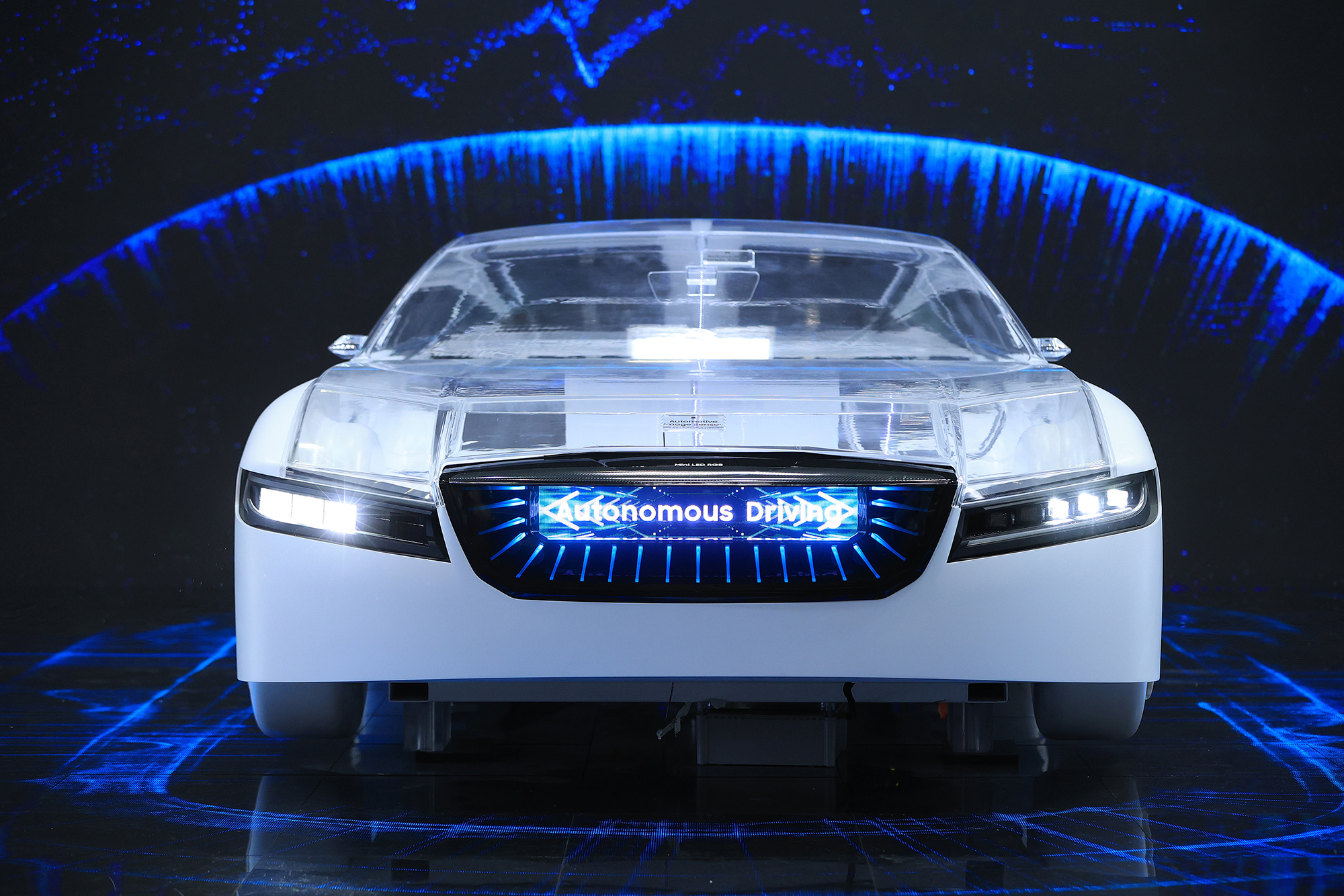 Автопилот в современном авто: на что способны электронные ассистенты в машинах