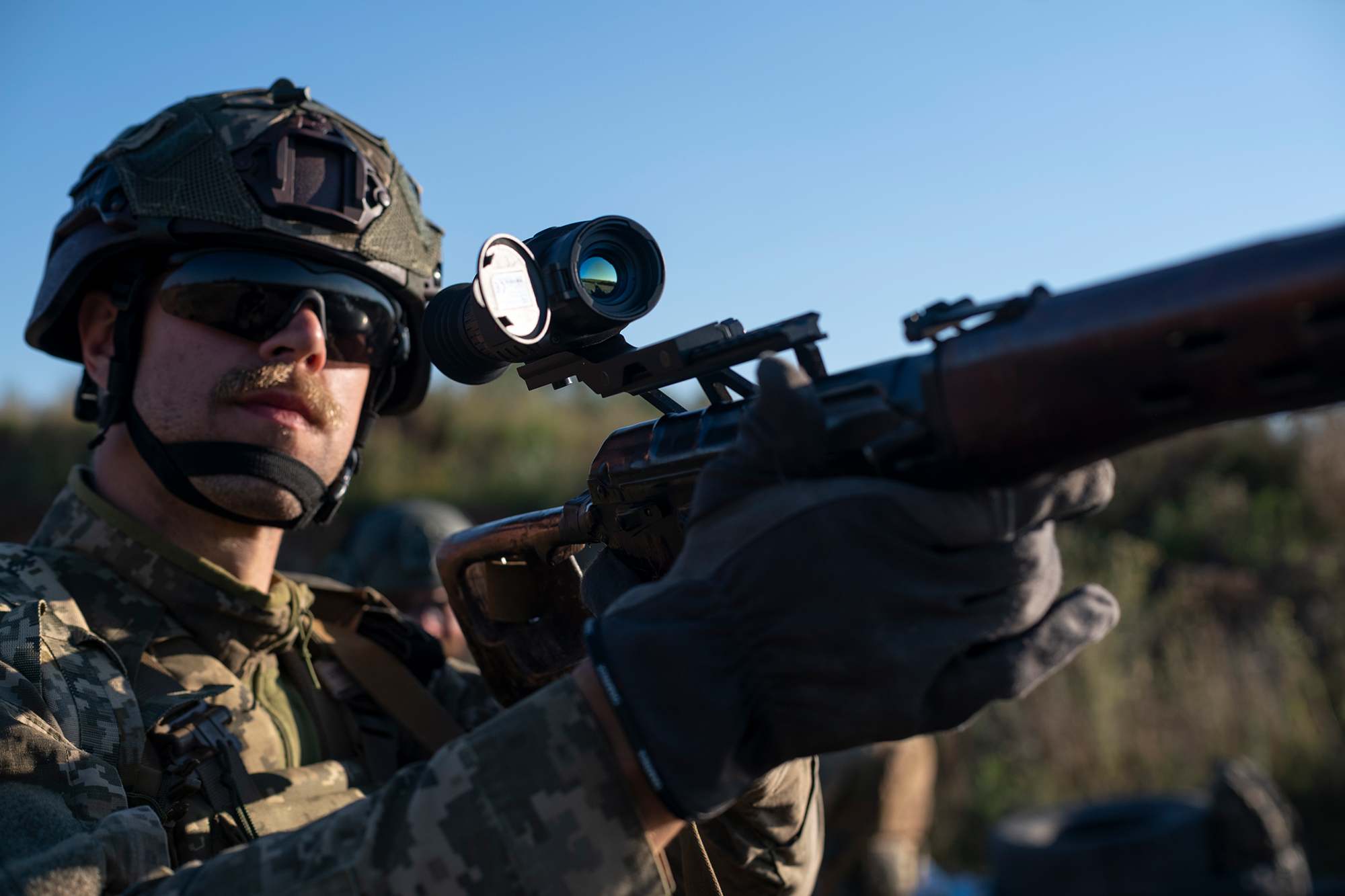 Від статусу біженця до громадянства. Як Україна спрощує умови для іноземних легіонерів