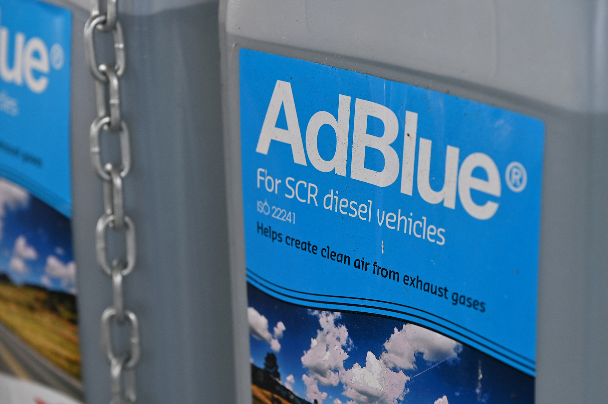 Зачем в машине AdBlue и можно ли от нее отказаться