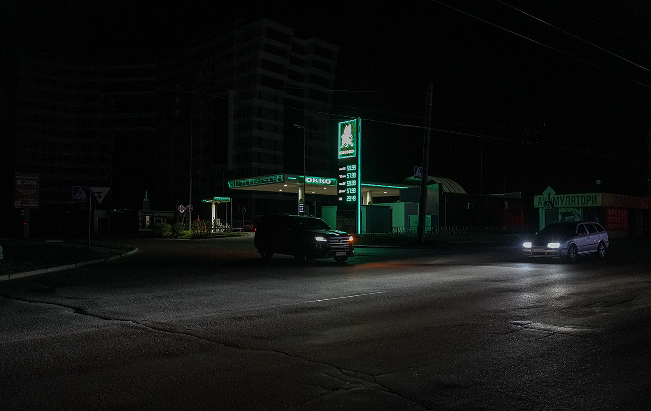 Бізнес на генераторах: як працюють сервіси в Україні без світла та де знадобиться готівка