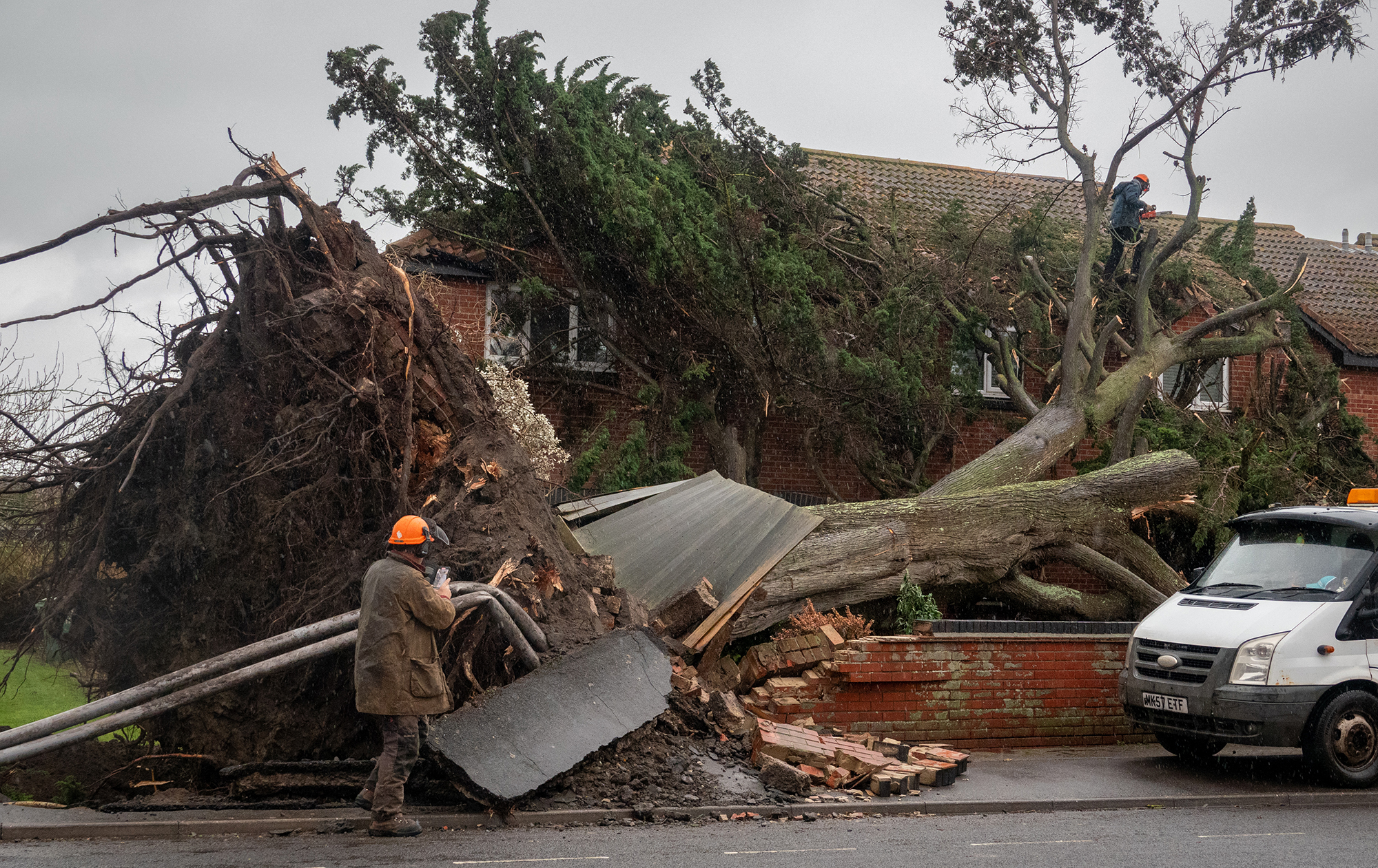 У Британії через шторм &quot;Дарра&quot; тисячі людей залишилися без світла: що відомо