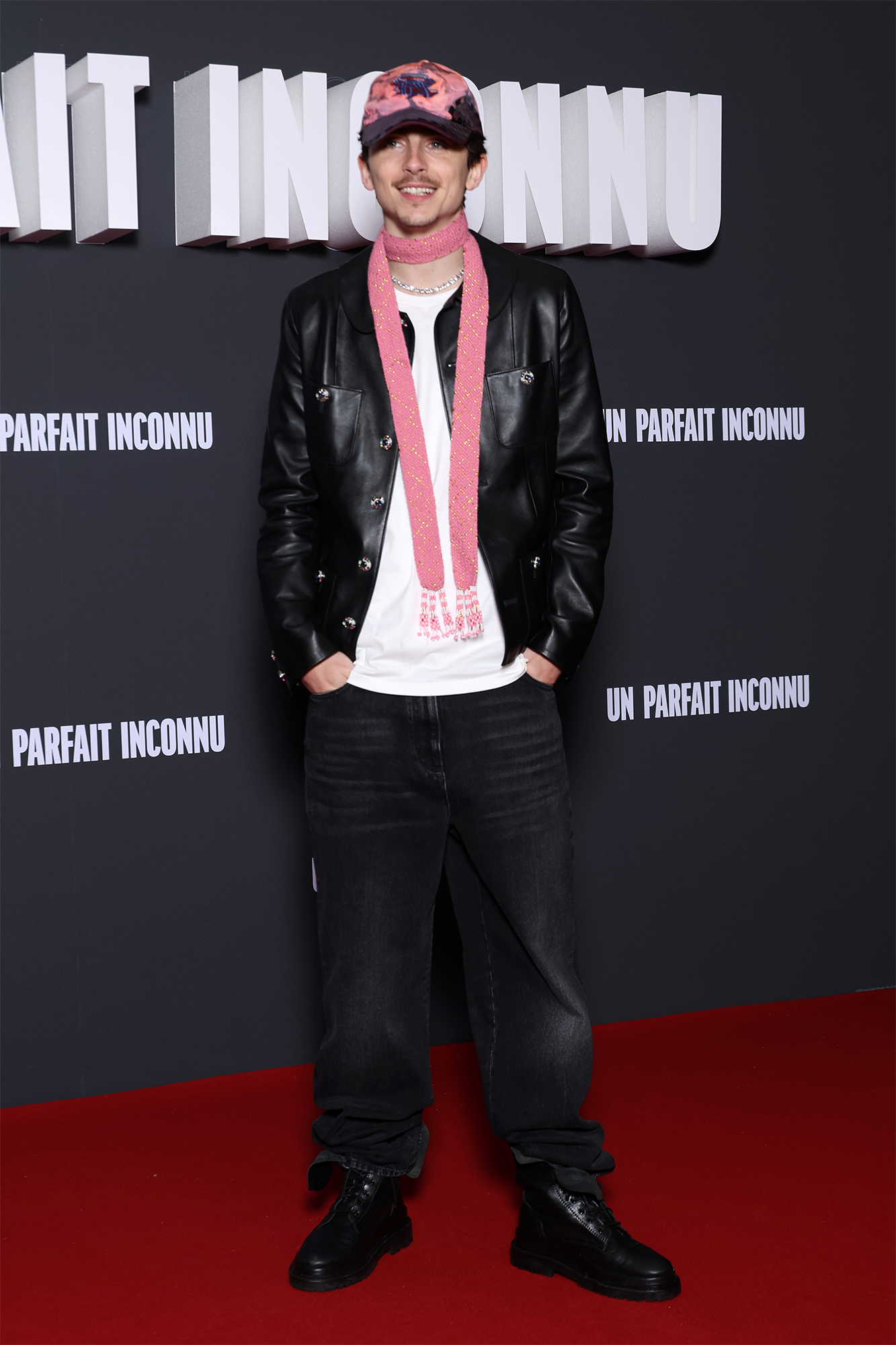 Тімоті Шаламе показав, як носити шарф, який був популярним у 2000-х (фото)