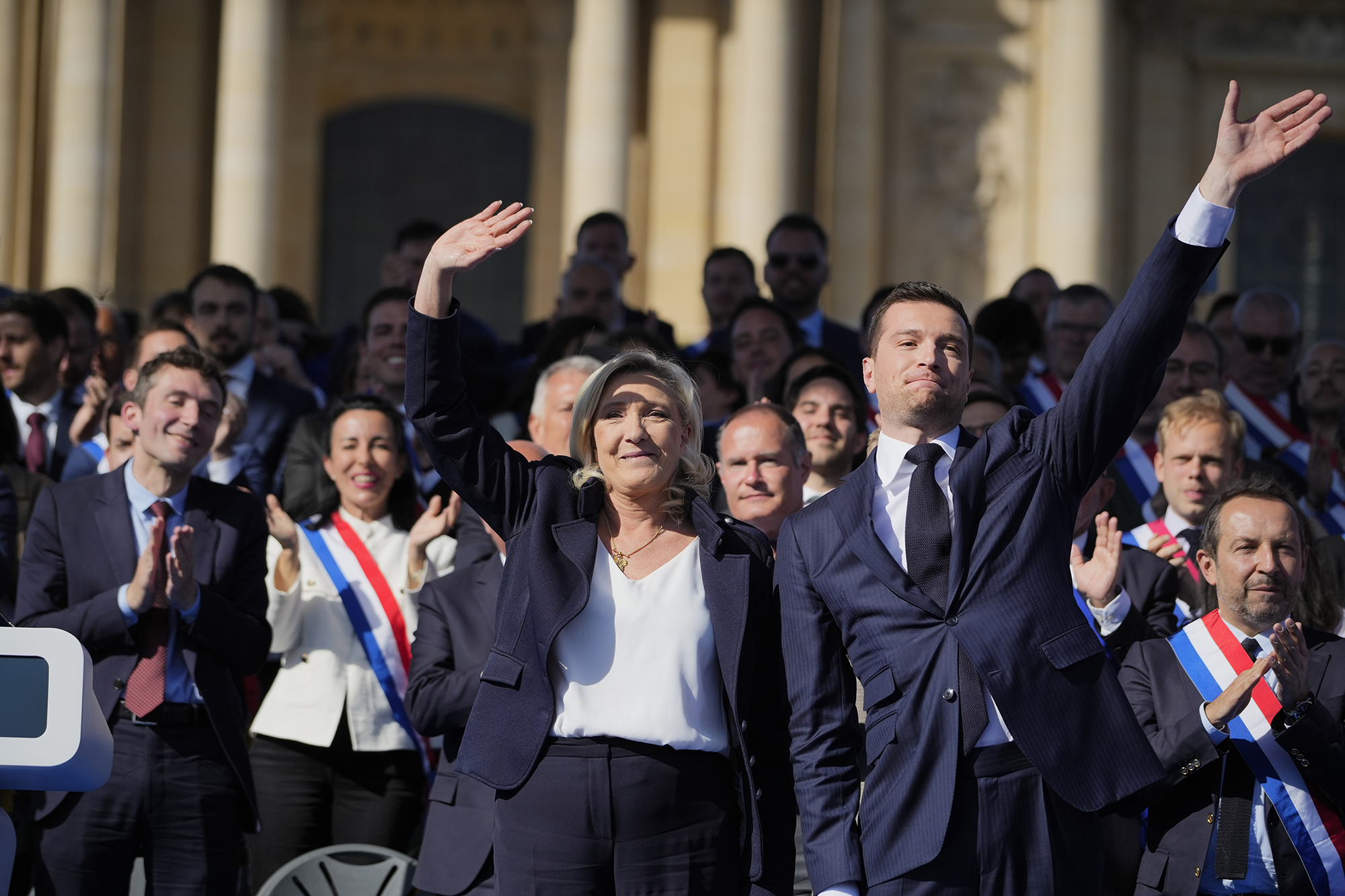 Конец эпохи "Юпитера". Какую Францию оставляет Макрон и кто претендует на его наследство