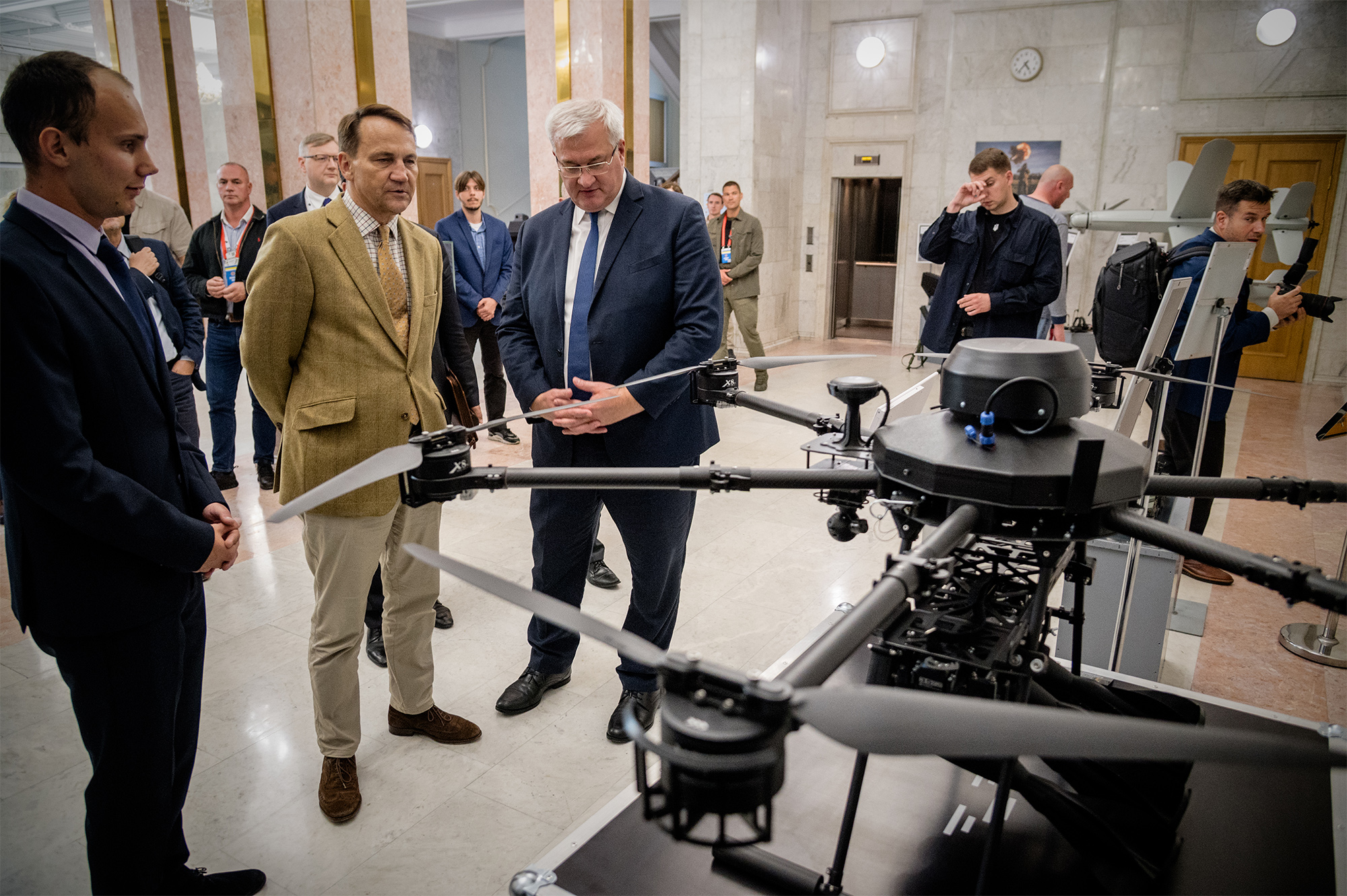 Закриють небо? Чи наважиться НАТО збивати російські дрони і ракети над Україною