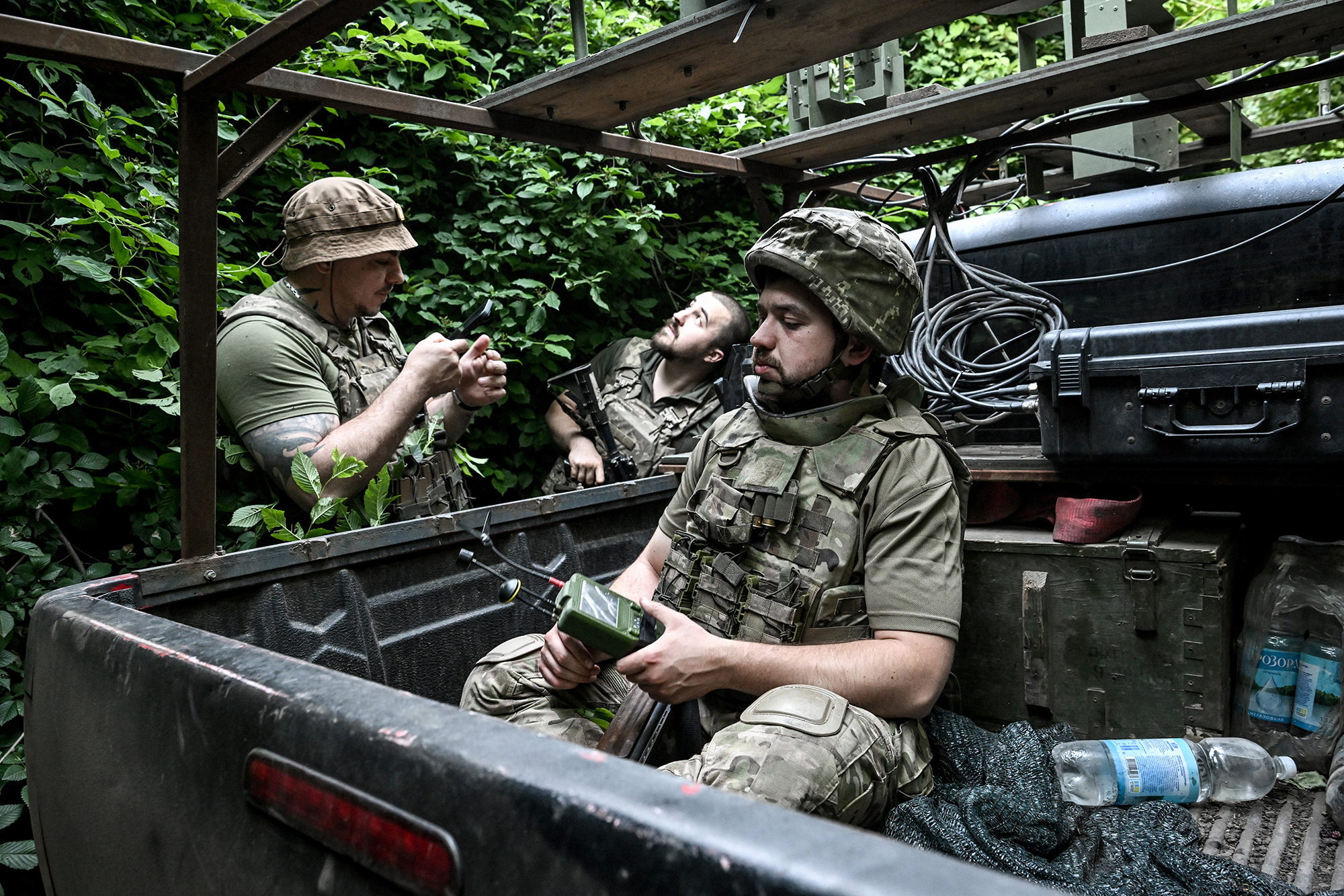 Пікапи та "корчі": на чому їздить армія, та чи пересядуть ЗСУ на українські авто