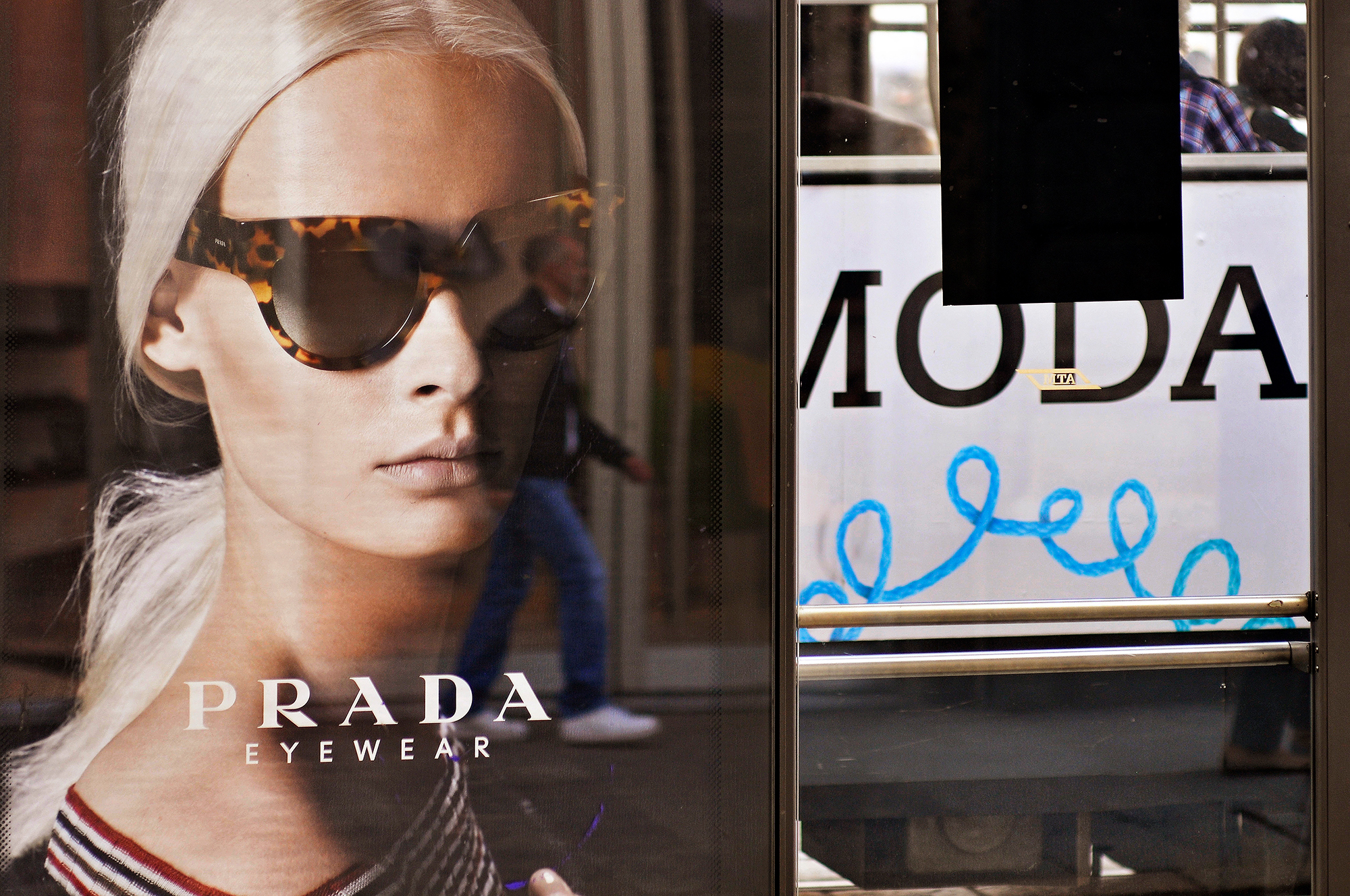 Як відрізнити оригінальні дизайнерські окуляри від підробки. 6 підказок від експертів