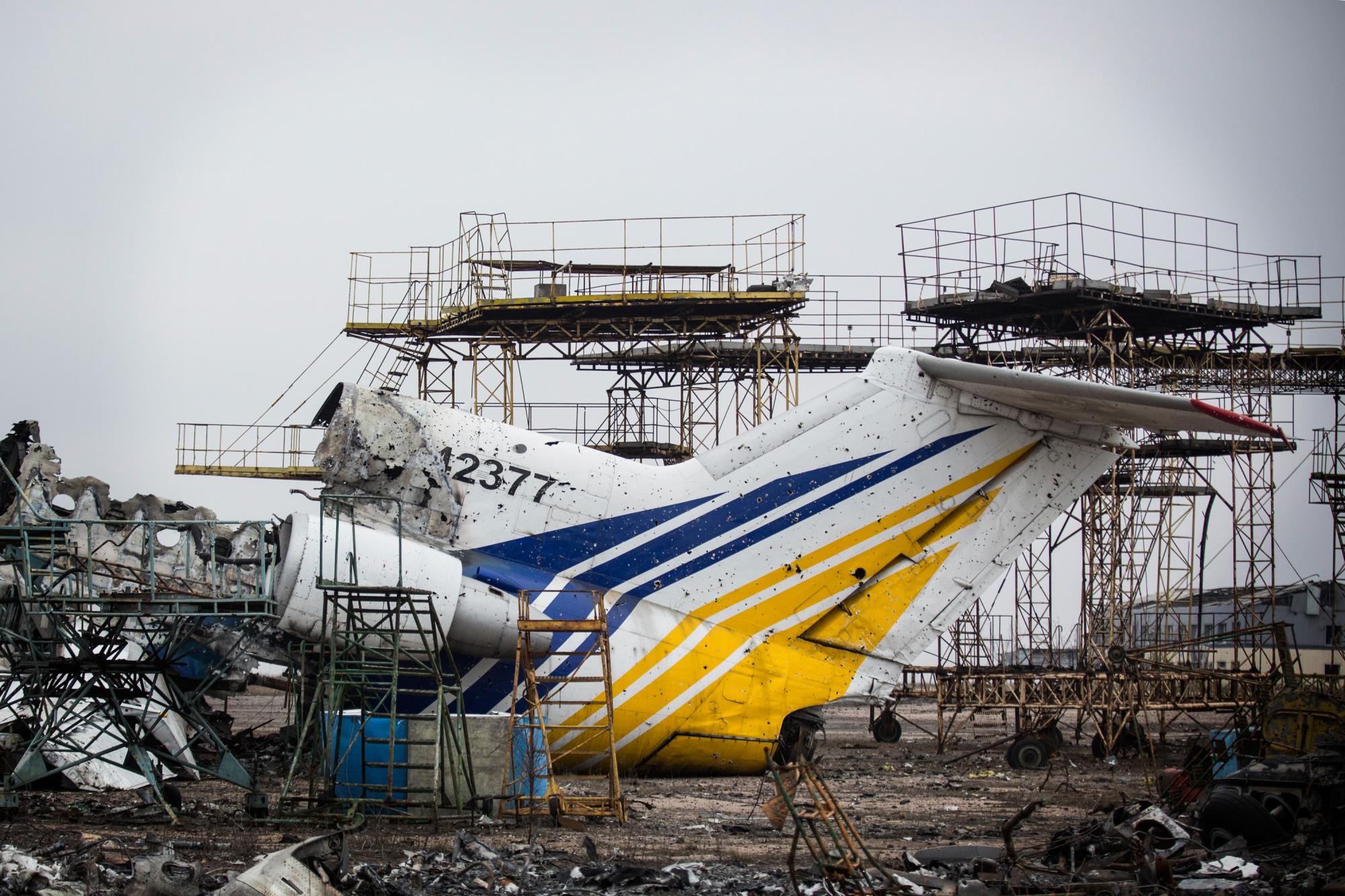 "Киборги выстояли, не выстоял бетон". Украина чествует память защитников Донецкого аэропорта