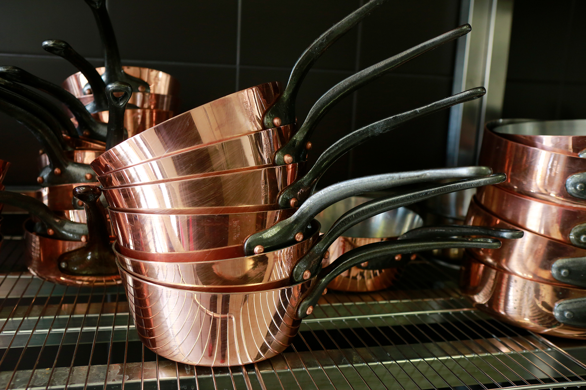 Вернуть металлу сияние: 5 домашних способов очистить медную поверхность