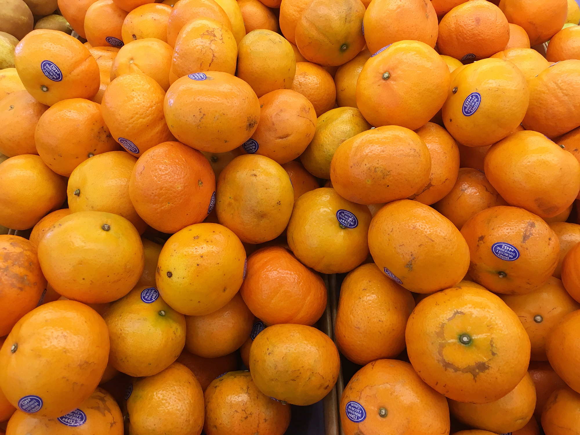 Главная ошибка во время мытья фруктов и овощей, которая вредит сантехнике