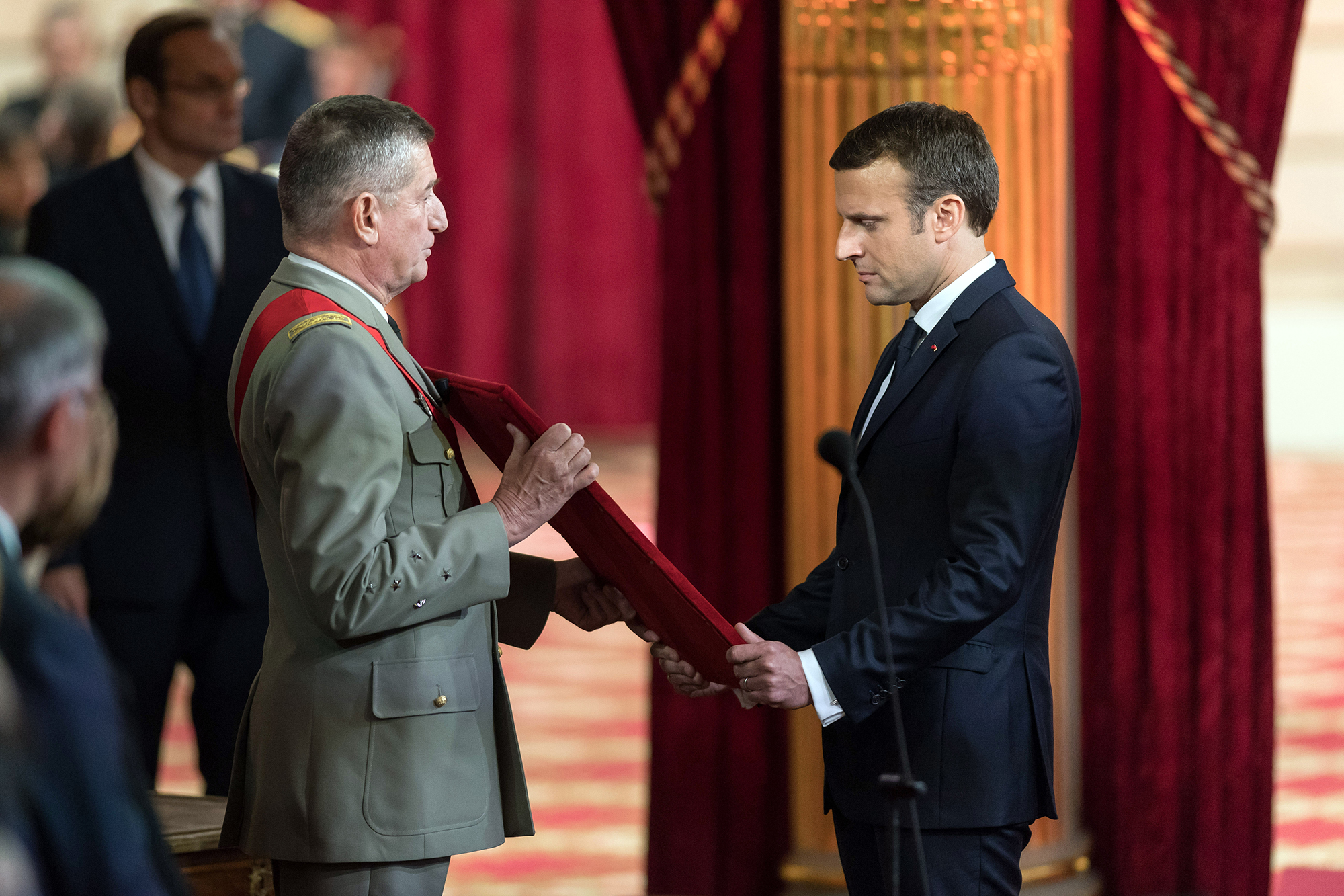 Кінець епохи "Юпітера". Яку Францію залишає Макрон і хто претендує на його спадок