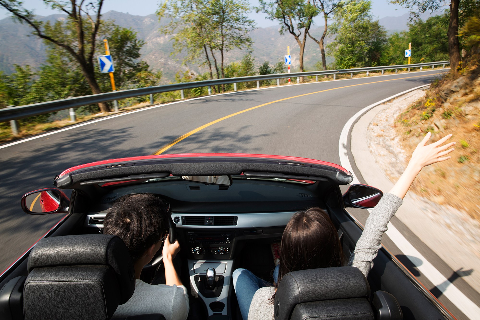 Дві педалі: вчимось їздити на машині з АКП