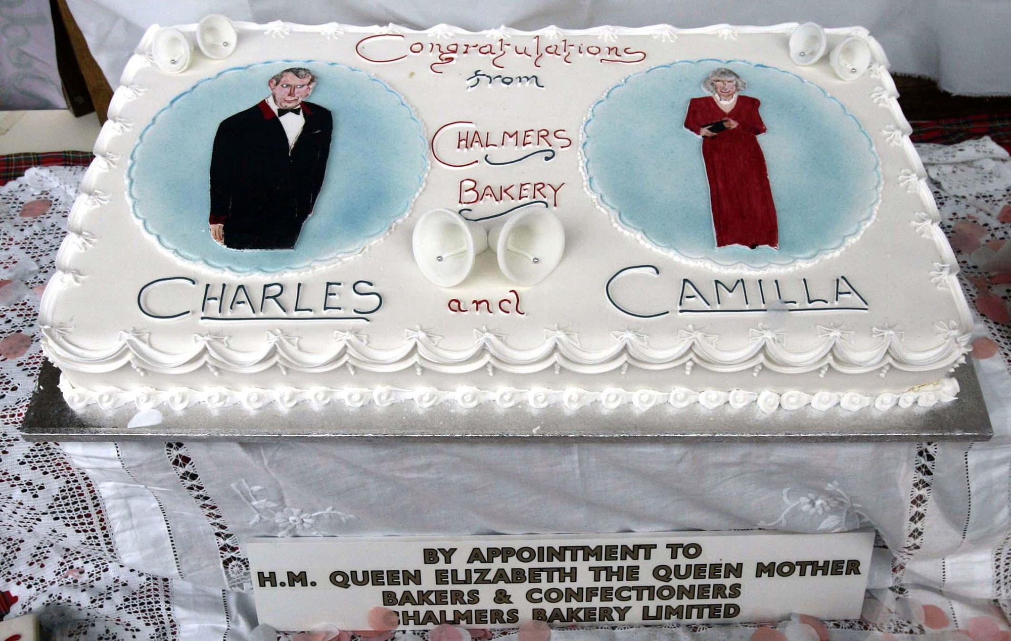 История любви короля Чарльза III и Камиллы, которая стала сильнее королевских обычаев