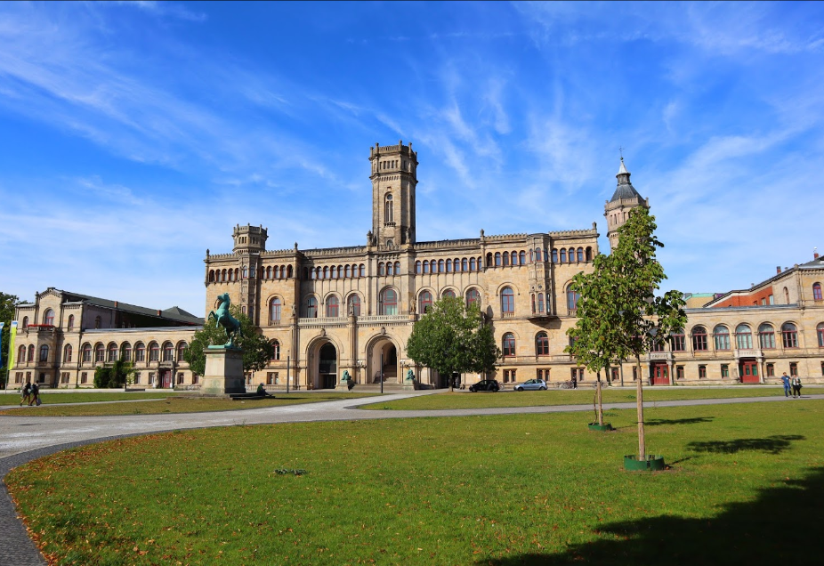 Украинцы могут бесплатно учиться в университетах Германии: как подать документы