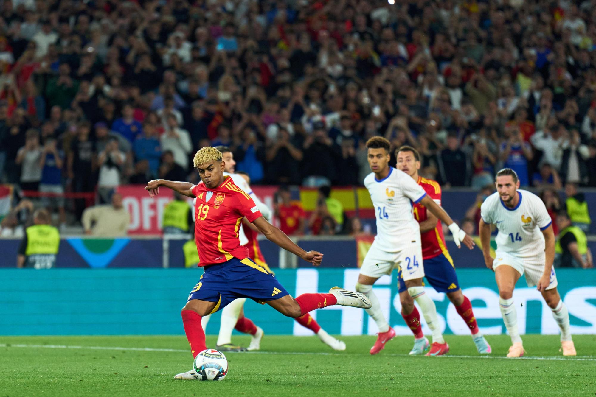Безумие с девятью голами: Испания и Франция выдали суперматч в полуфинале Лиги наций