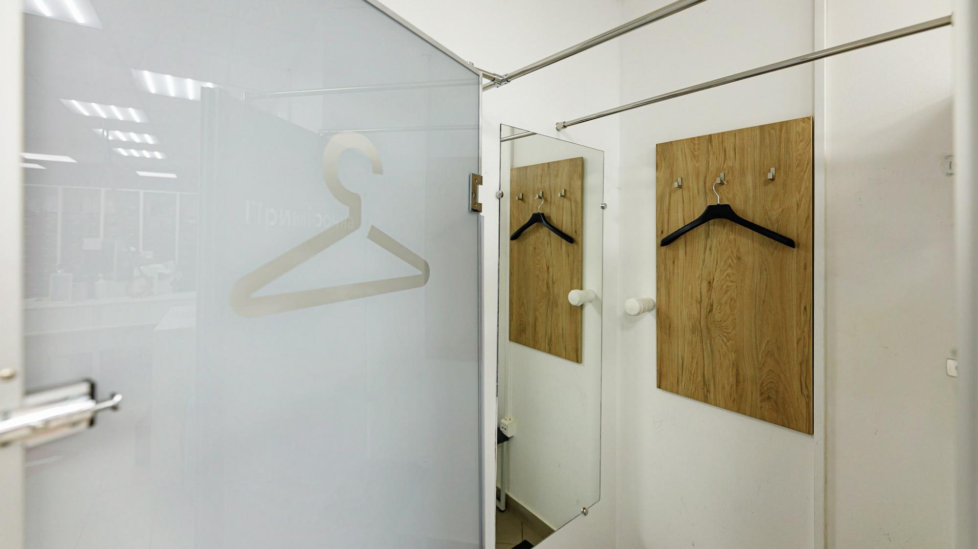 &quot;Новая почта&quot; уже устанавливает примерочные в отделениях: как это выглядит (фото)