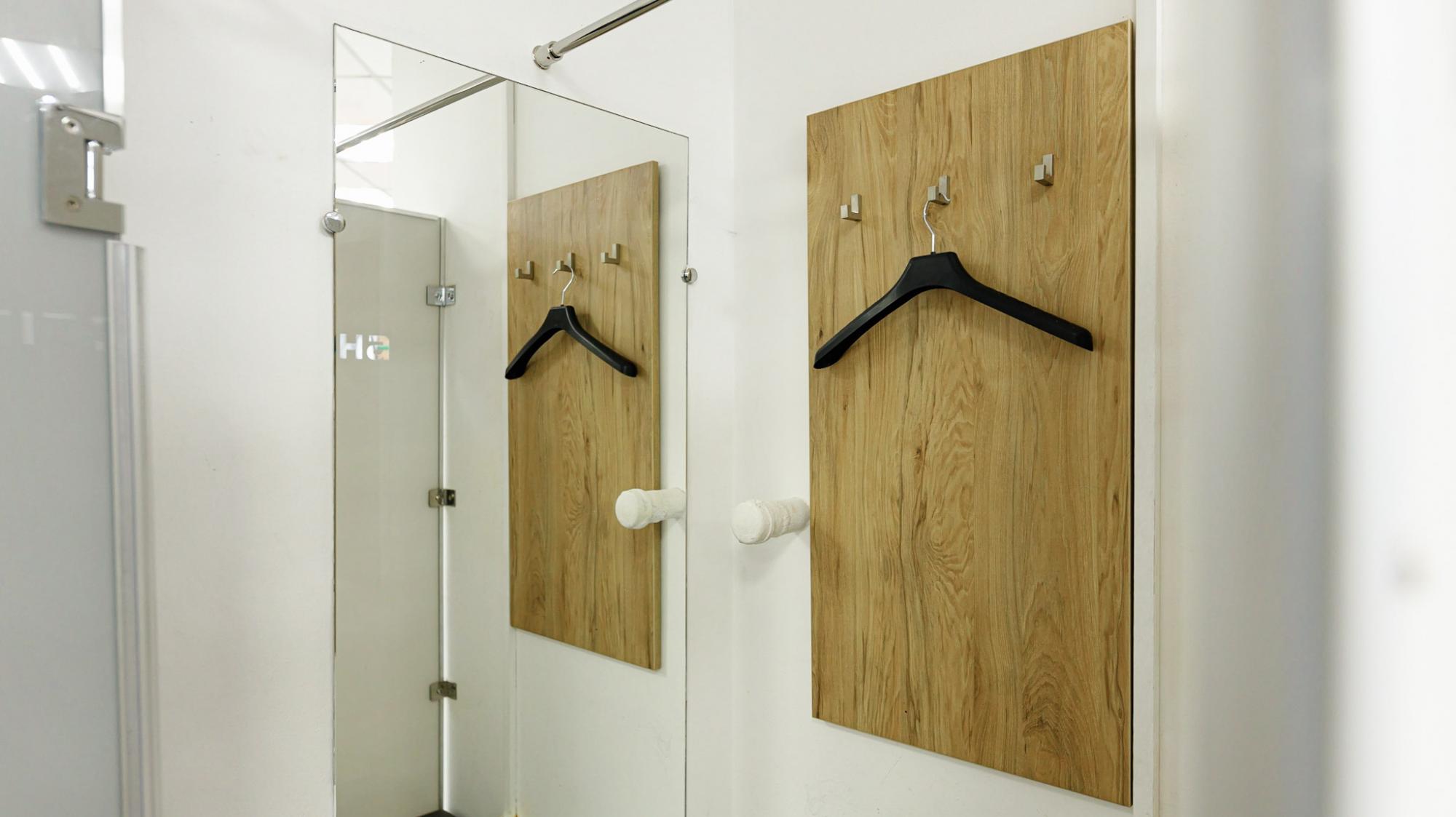 &quot;Новая почта&quot; уже устанавливает примерочные в отделениях: как это выглядит (фото)