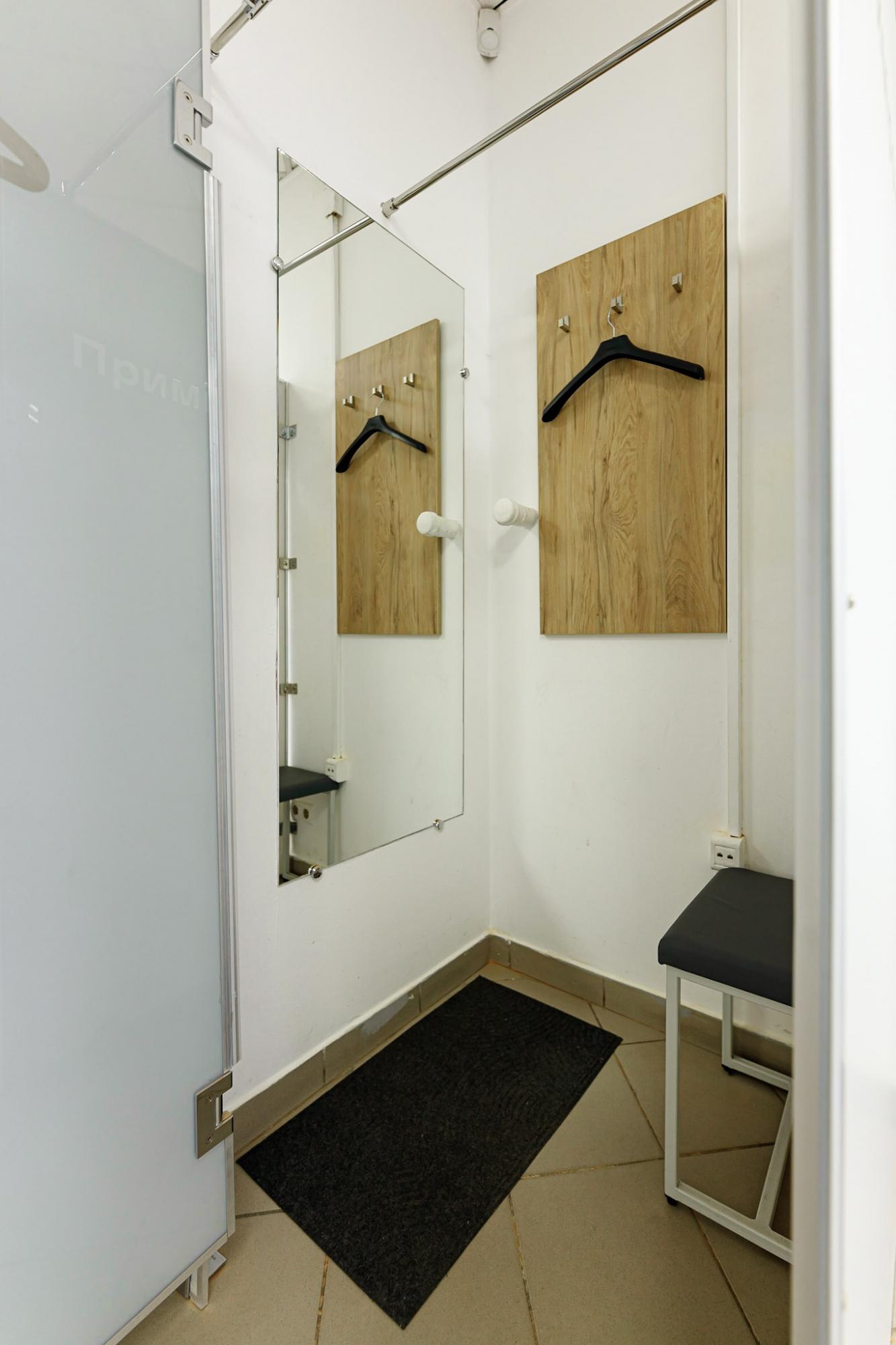 &quot;Новая почта&quot; уже устанавливает примерочные в отделениях: как это выглядит (фото)