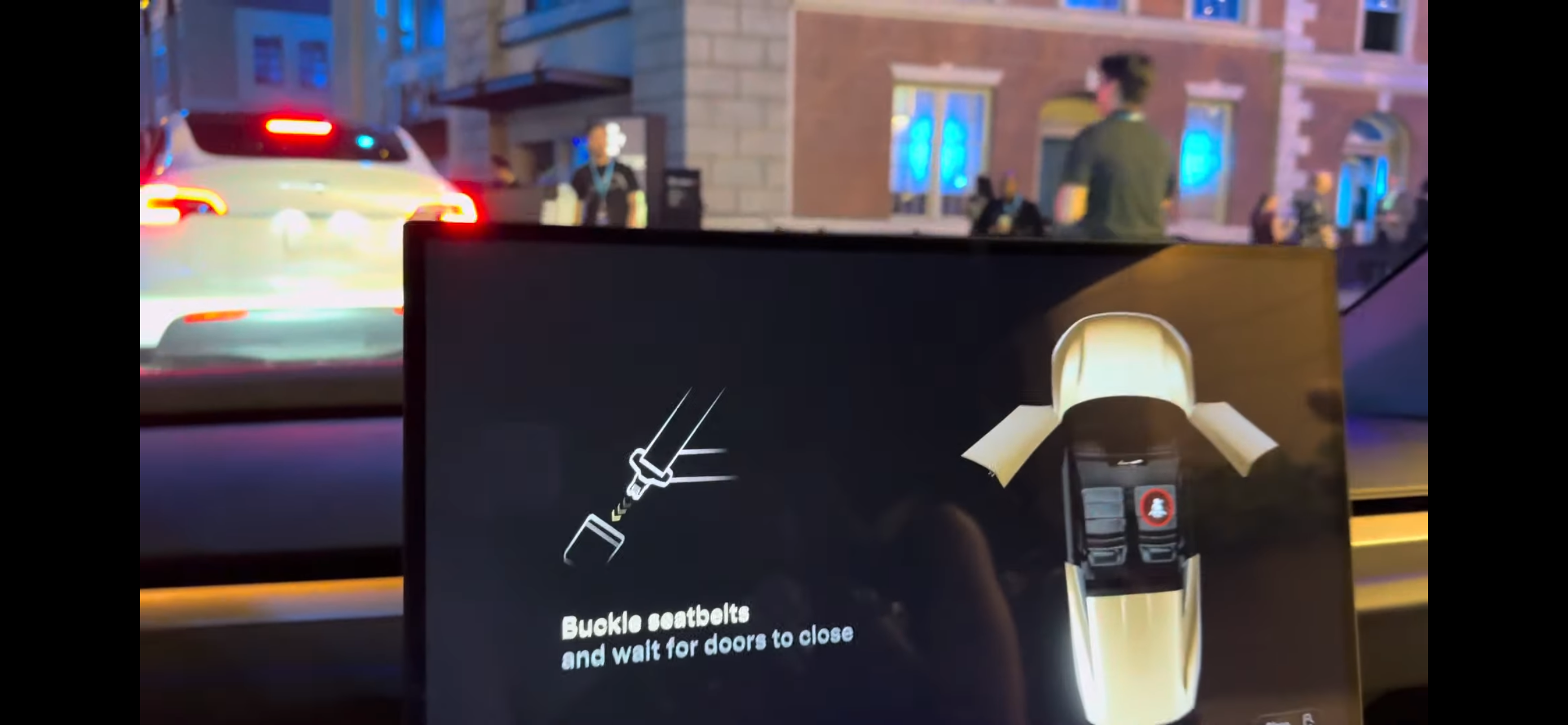 Илон Маск презентовал роботакси Tesla: как выглядит снаружи и внутри (видео)