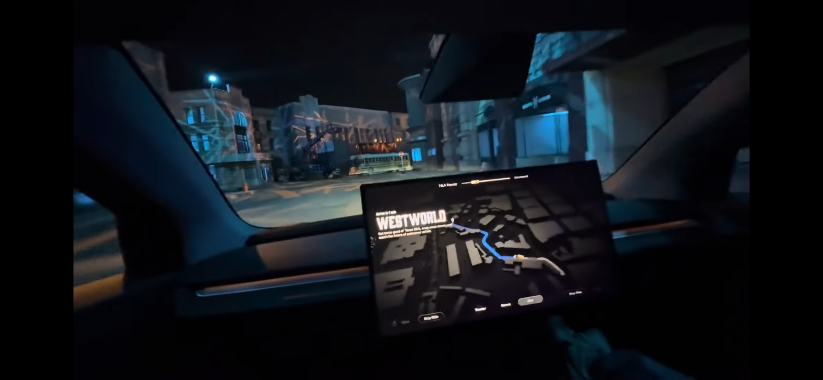 Илон Маск презентовал роботакси Tesla: как выглядит снаружи и внутри (видео)