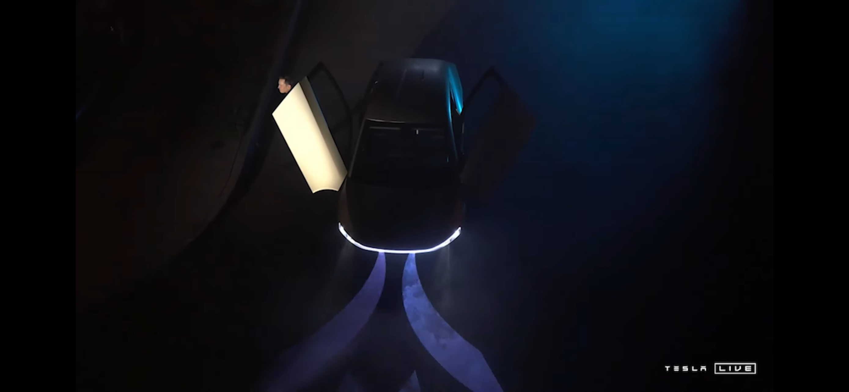 Илон Маск презентовал роботакси Tesla: как выглядит снаружи и внутри (видео)