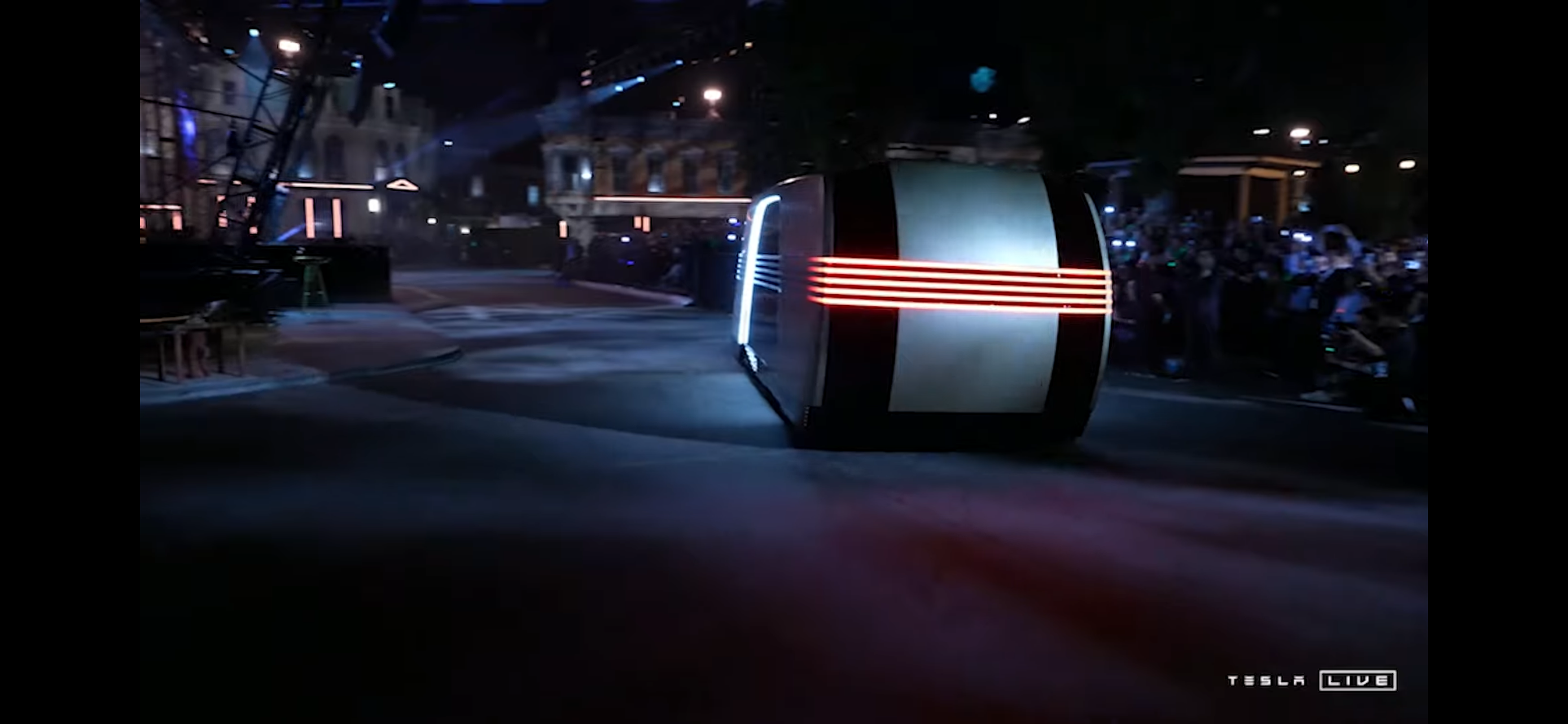 Илон Маск презентовал роботакси Tesla: как выглядит снаружи и внутри (видео)