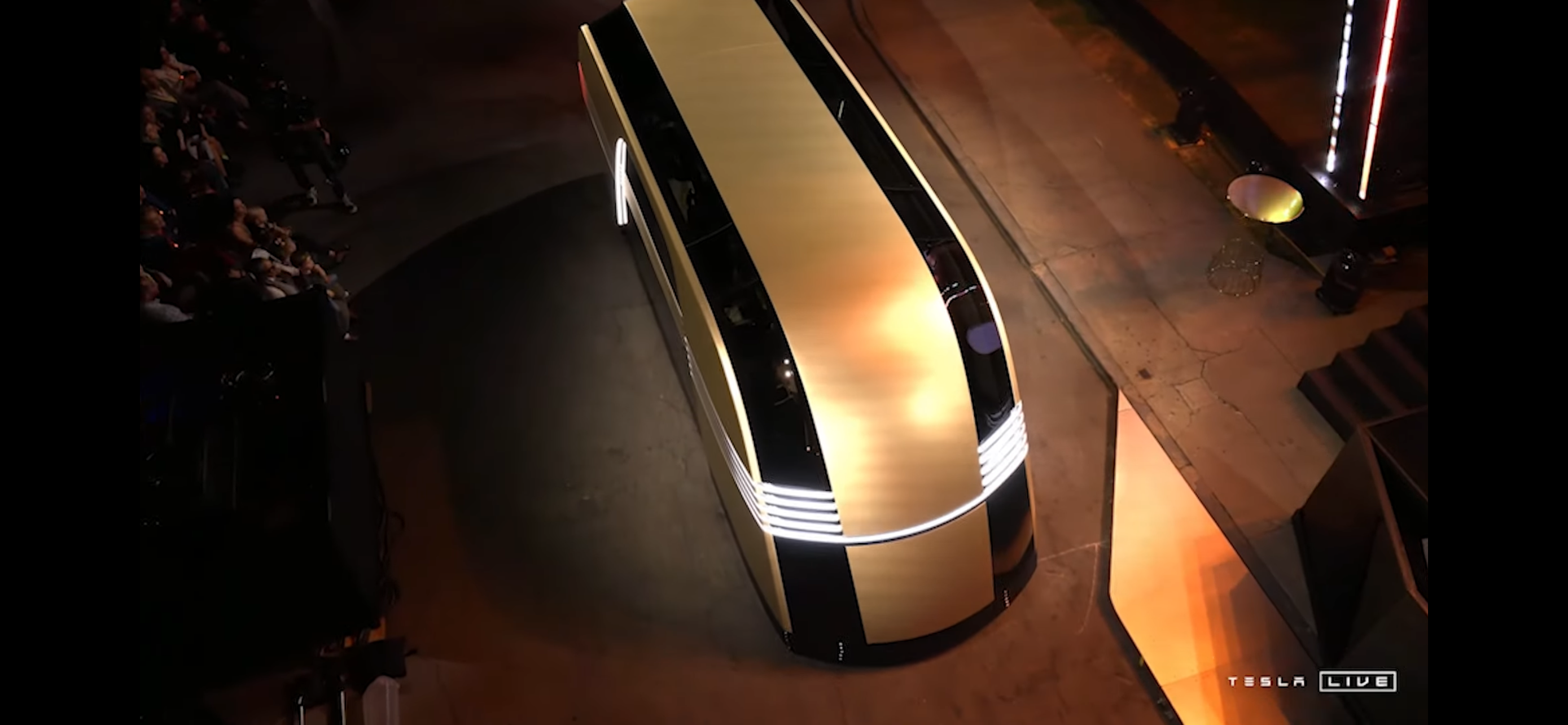 Илон Маск презентовал роботакси Tesla: как выглядит снаружи и внутри (видео)