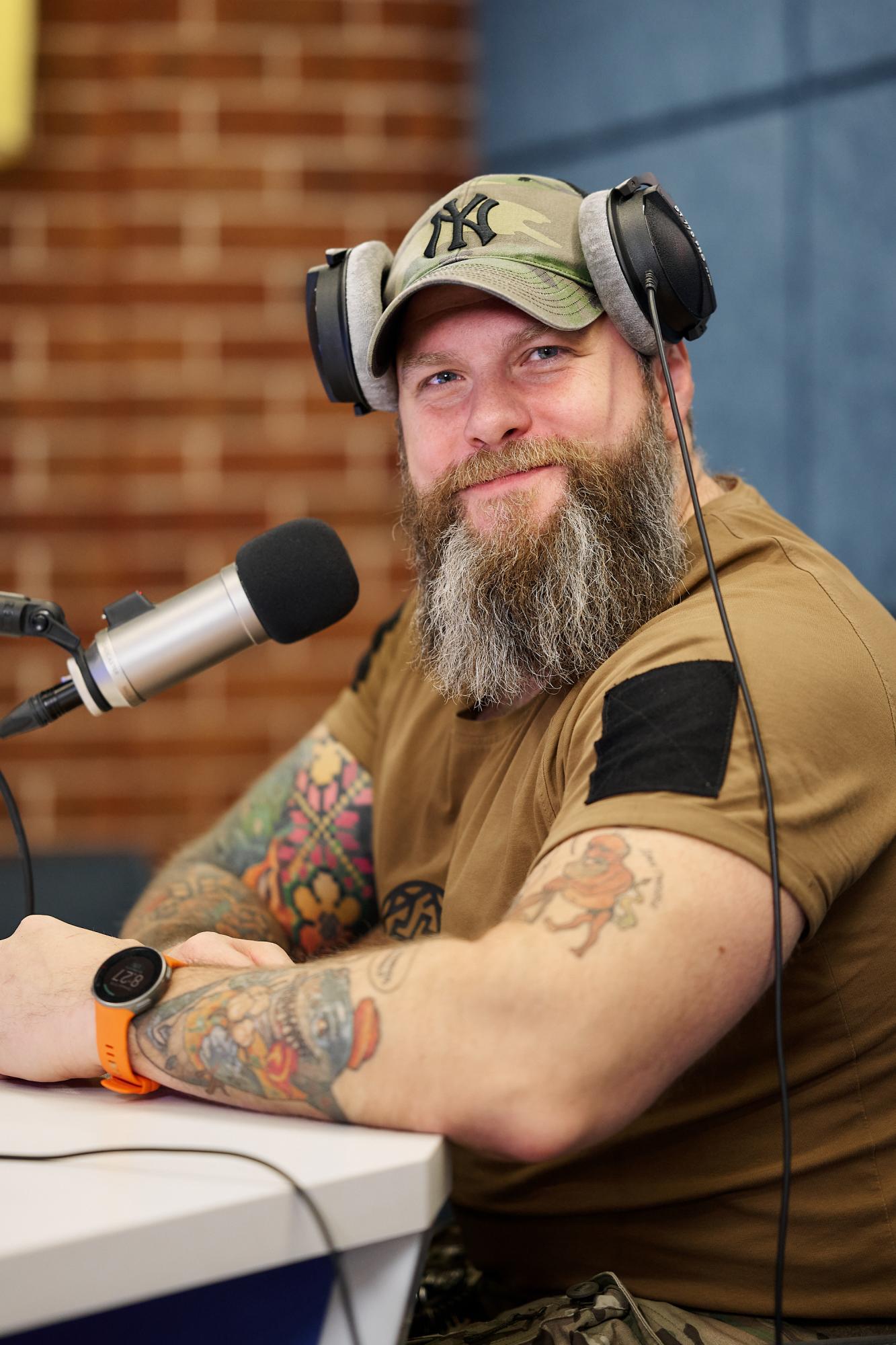 &quot;Говорю это как малоросс со стажем&quot;. Актер-воин дал важный совет украинским семьям