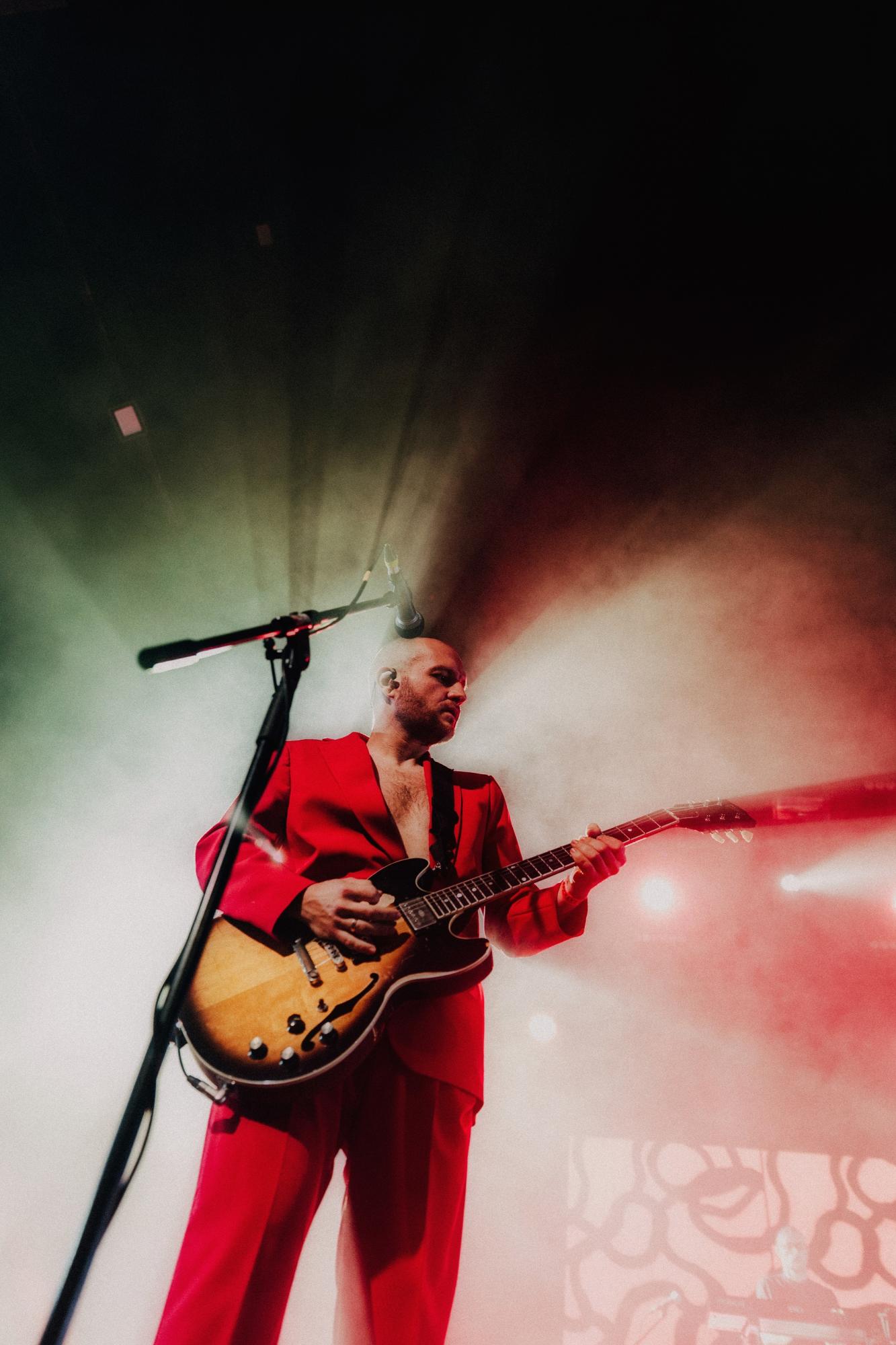 Украинских музыкантов забросали бельем на концерте в Киеве (фото)