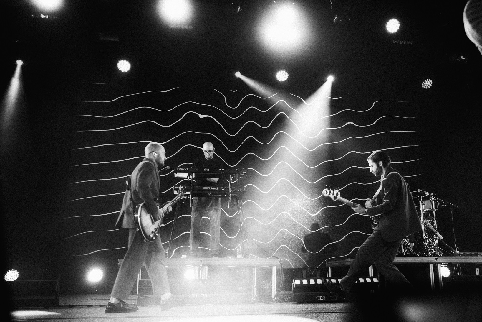 Украинских музыкантов забросали бельем на концерте в Киеве (фото)