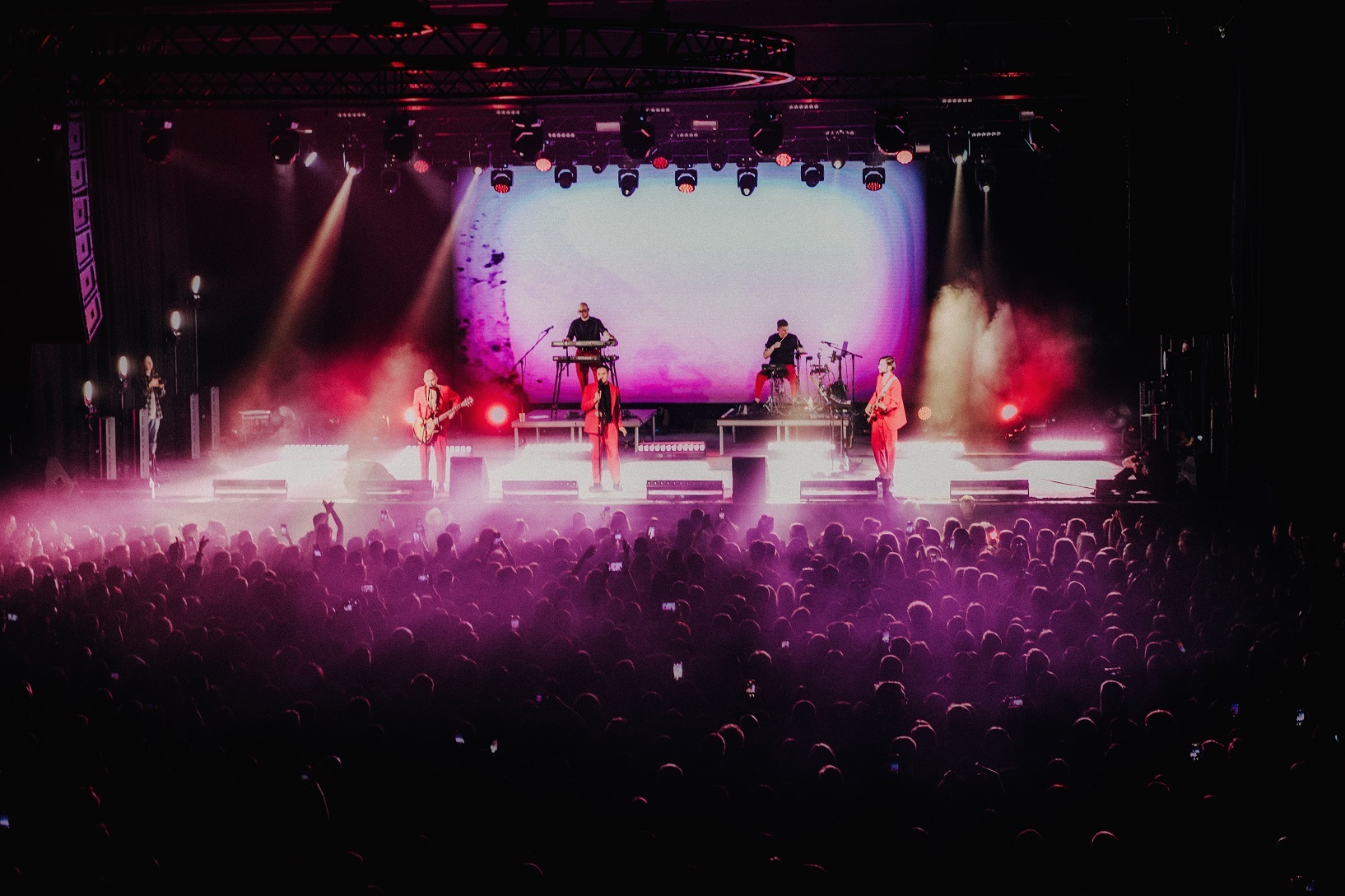 Украинских музыкантов забросали бельем на концерте в Киеве (фото)