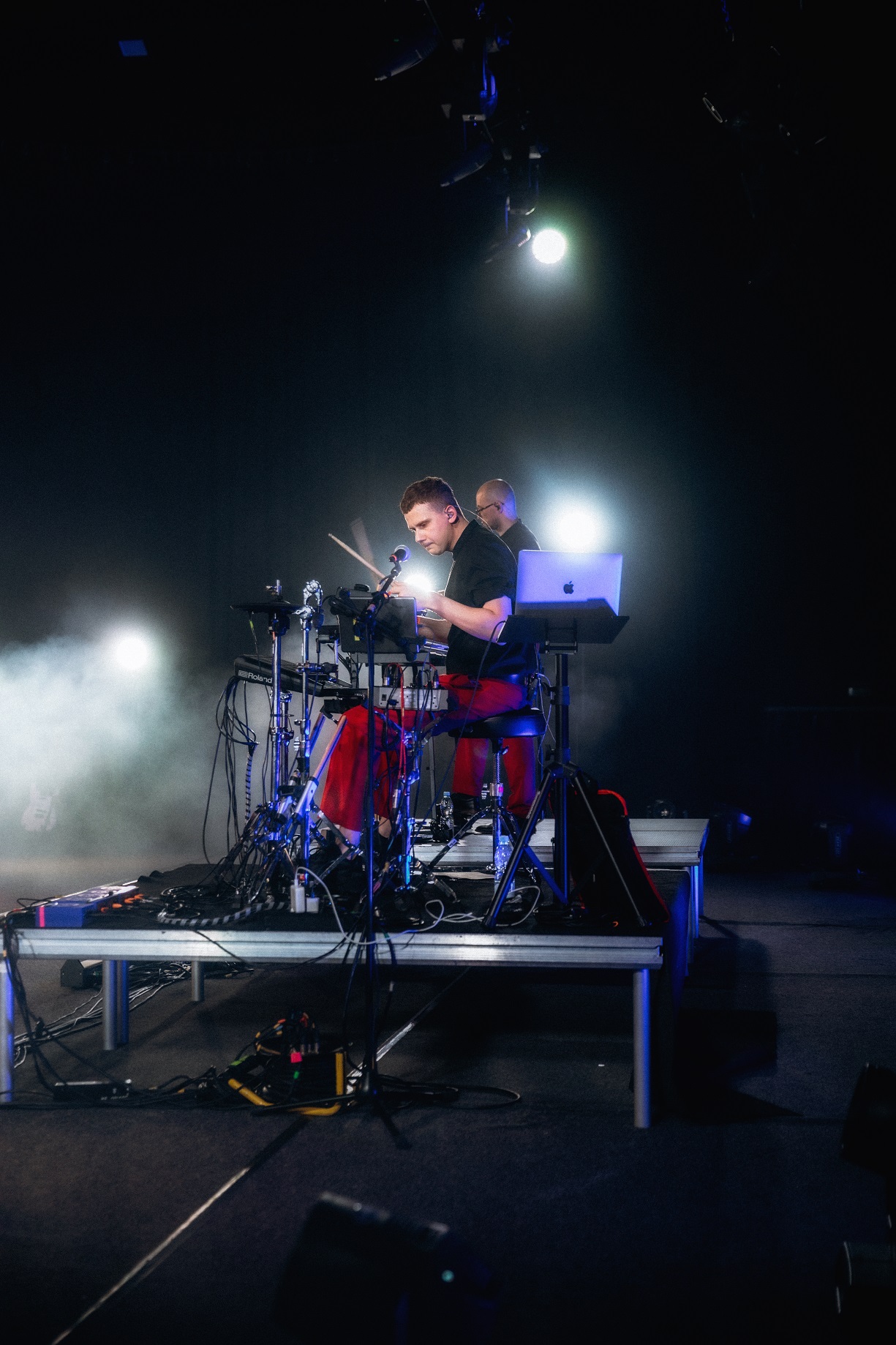 Украинских музыкантов забросали бельем на концерте в Киеве (фото)