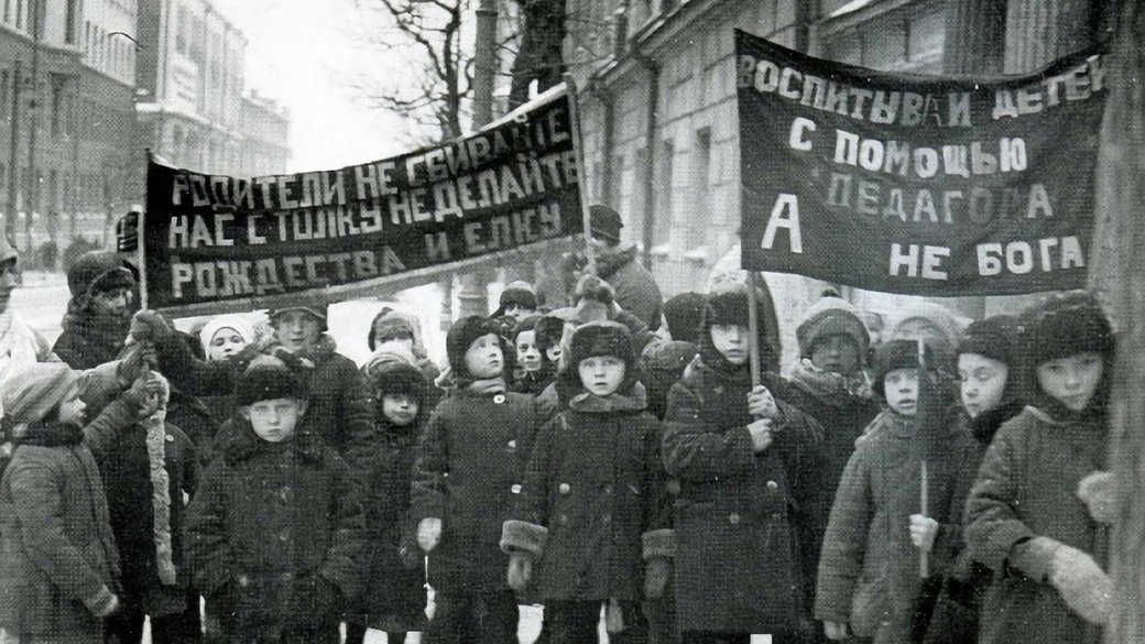 Не вызывайте Деда Мороза со Снегурочкой: почему эти персонажи - советское зло?