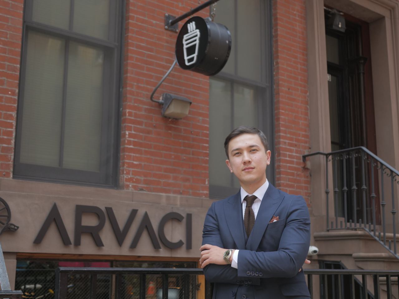 От иммигранта до успешного предпринимателя: История Arslan Jumayev и его кофеен Arvaci Coffee