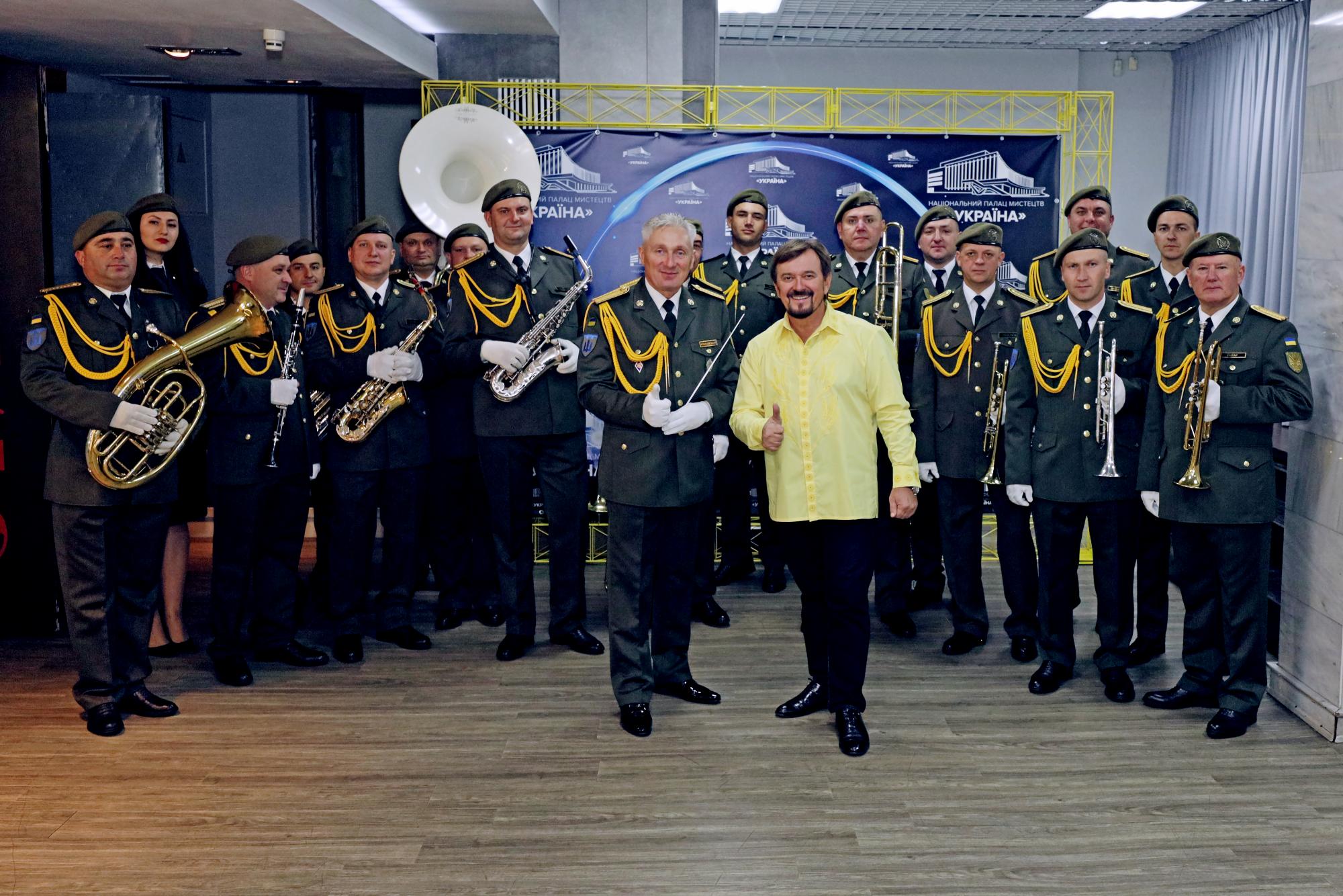 Замужней певице сделали предложение прямо посреди концерта: яркие фото